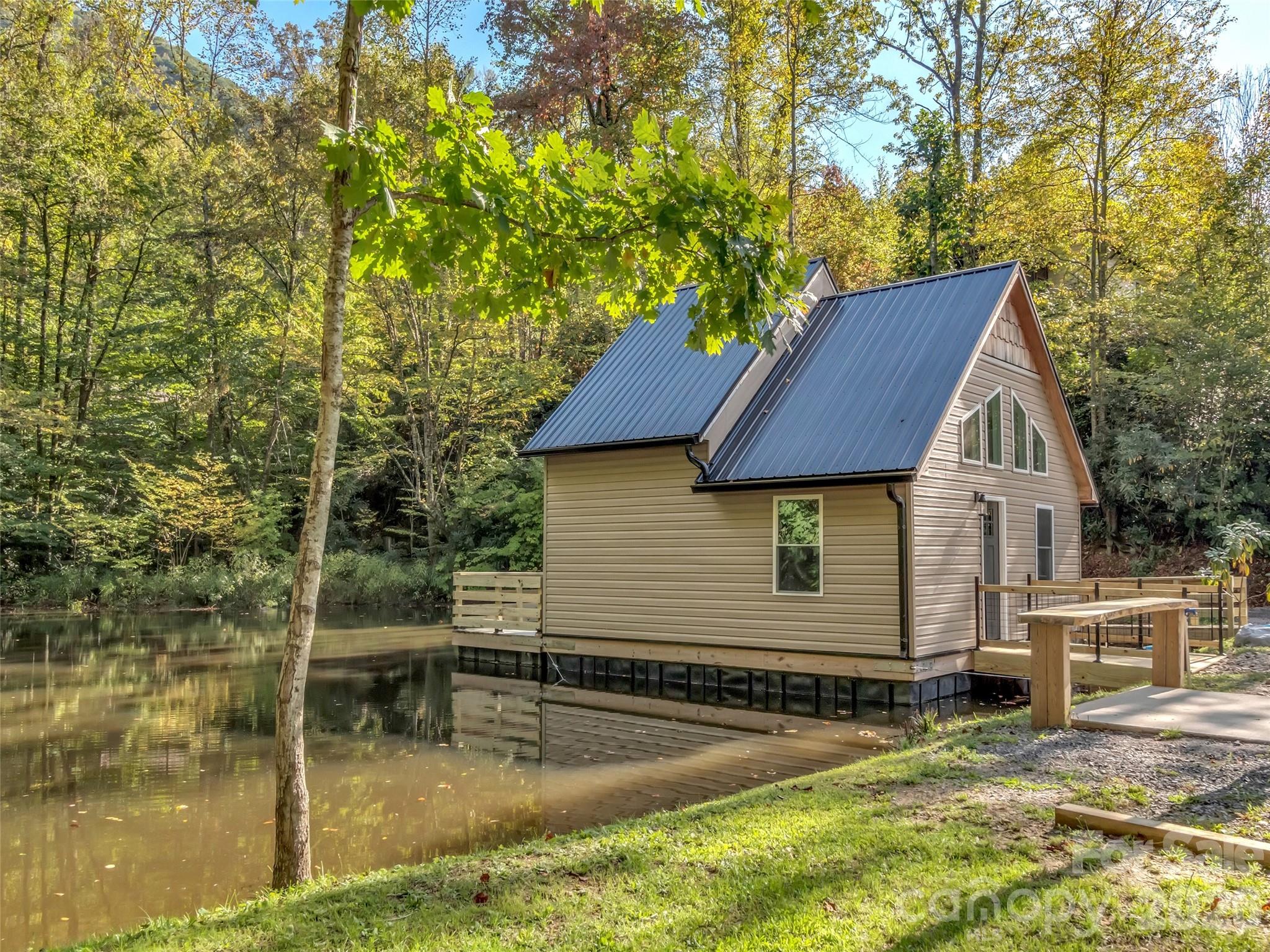 535 Hemlock Loop