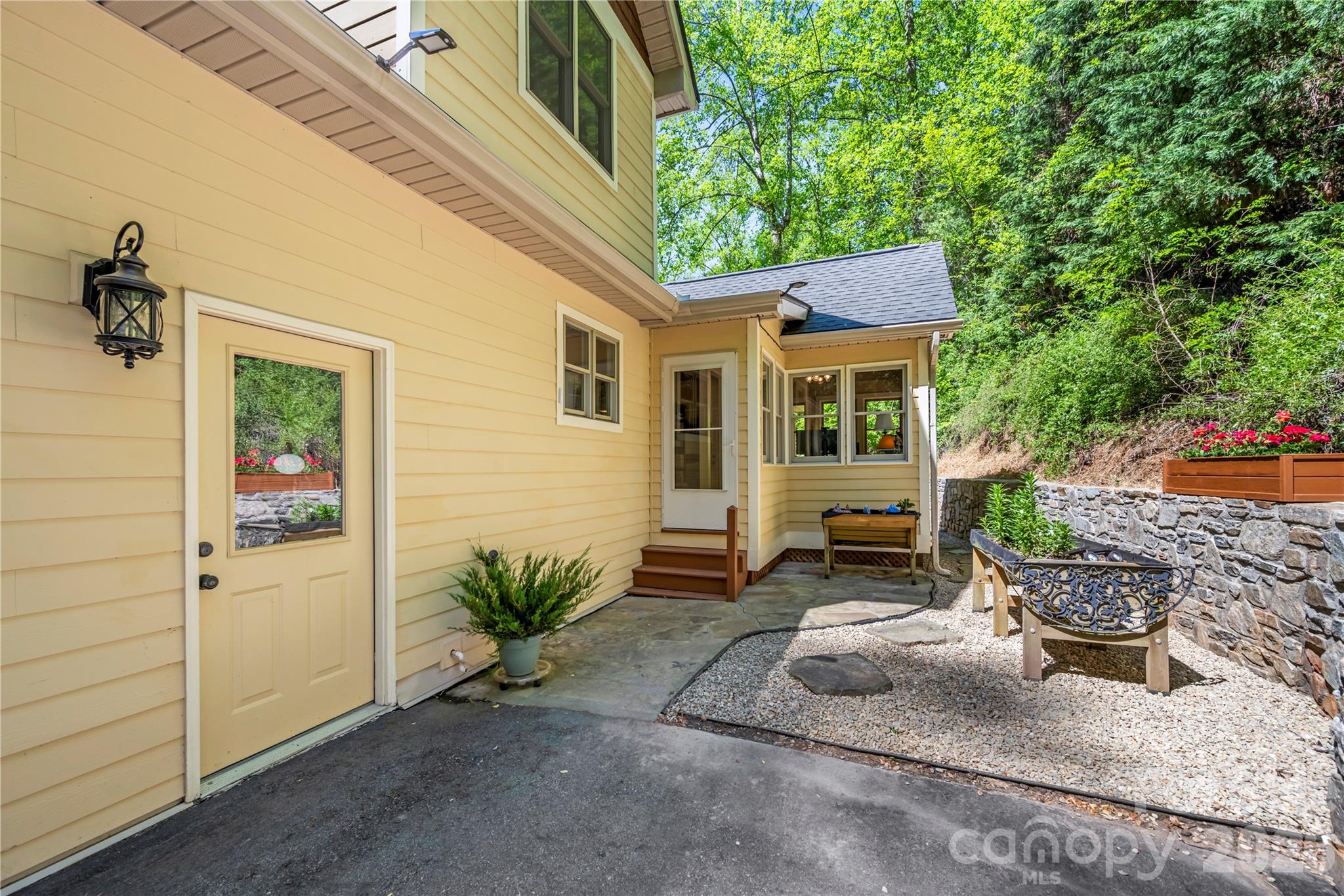 128 Churchill Downs Drive