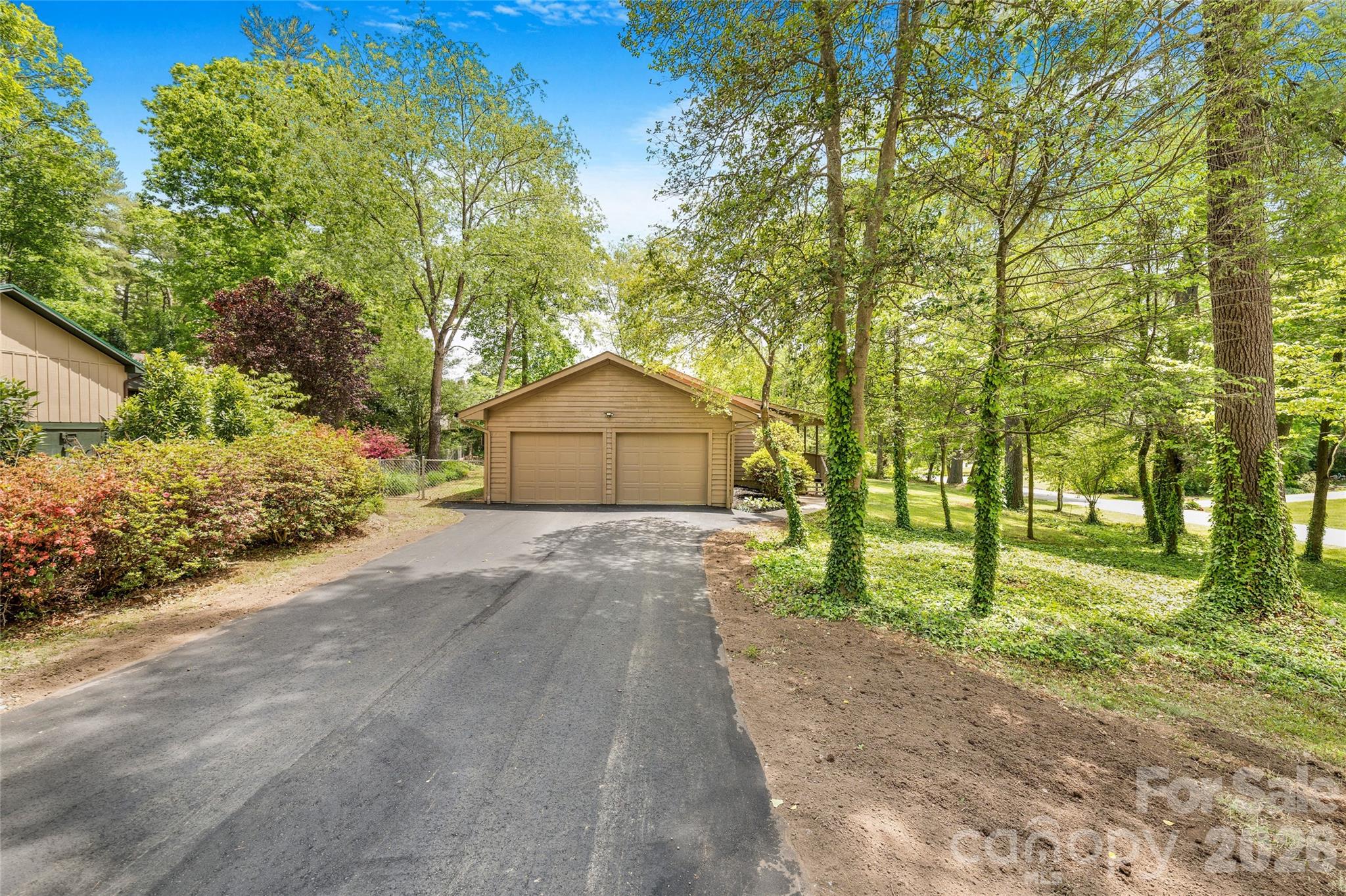 135 Scarlet Drive