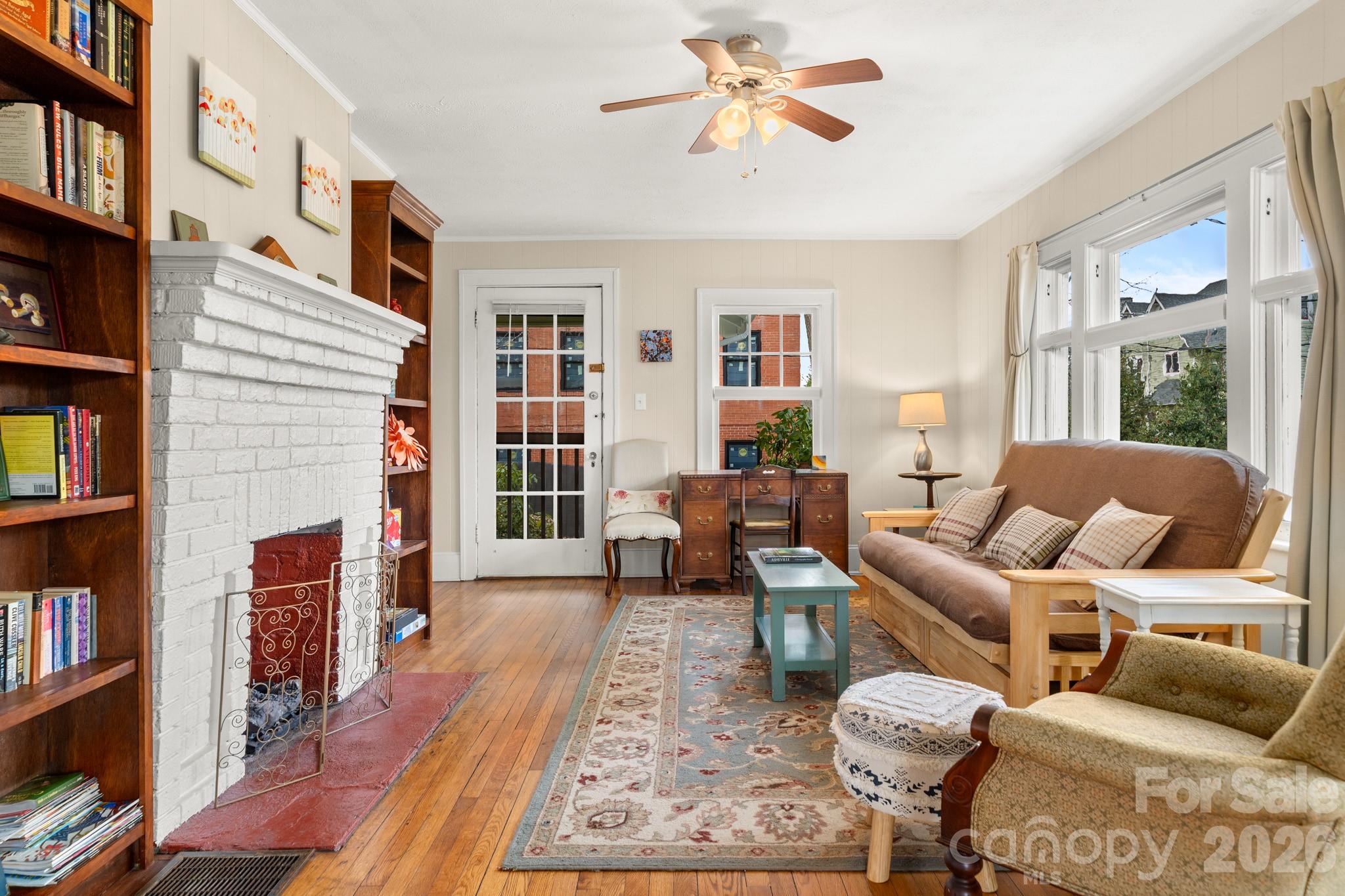 80 W Chestnut Street