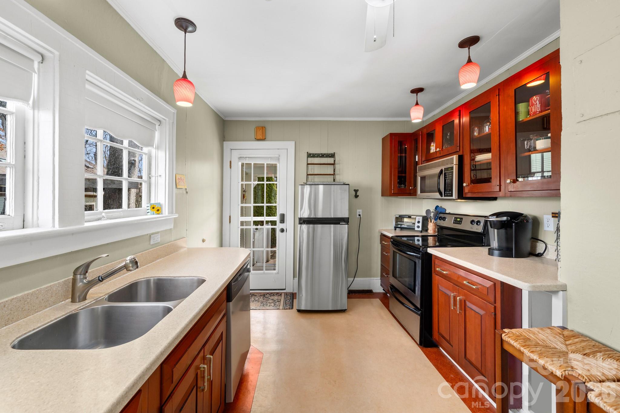 80 W Chestnut Street
