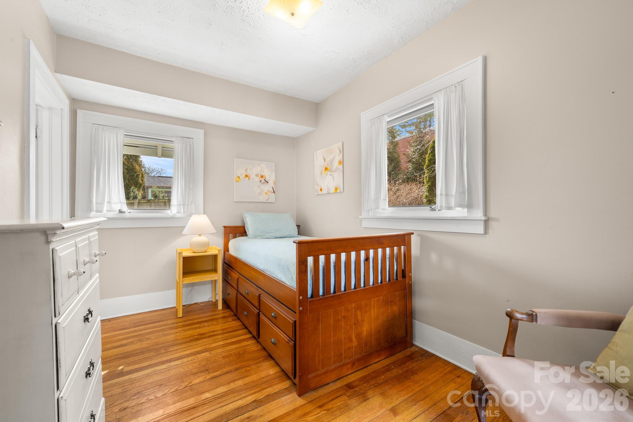 80 W Chestnut Street