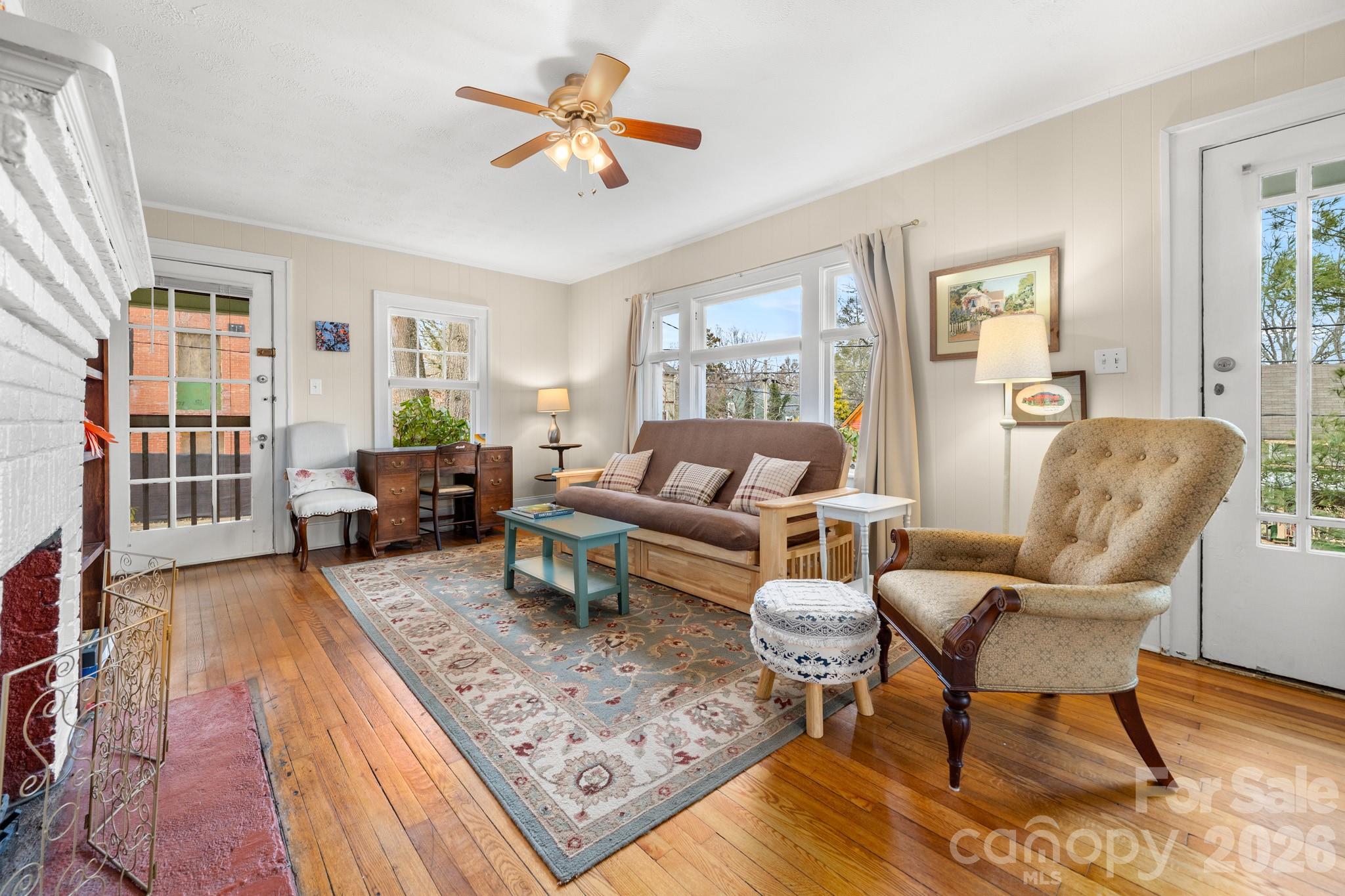 80 W Chestnut Street