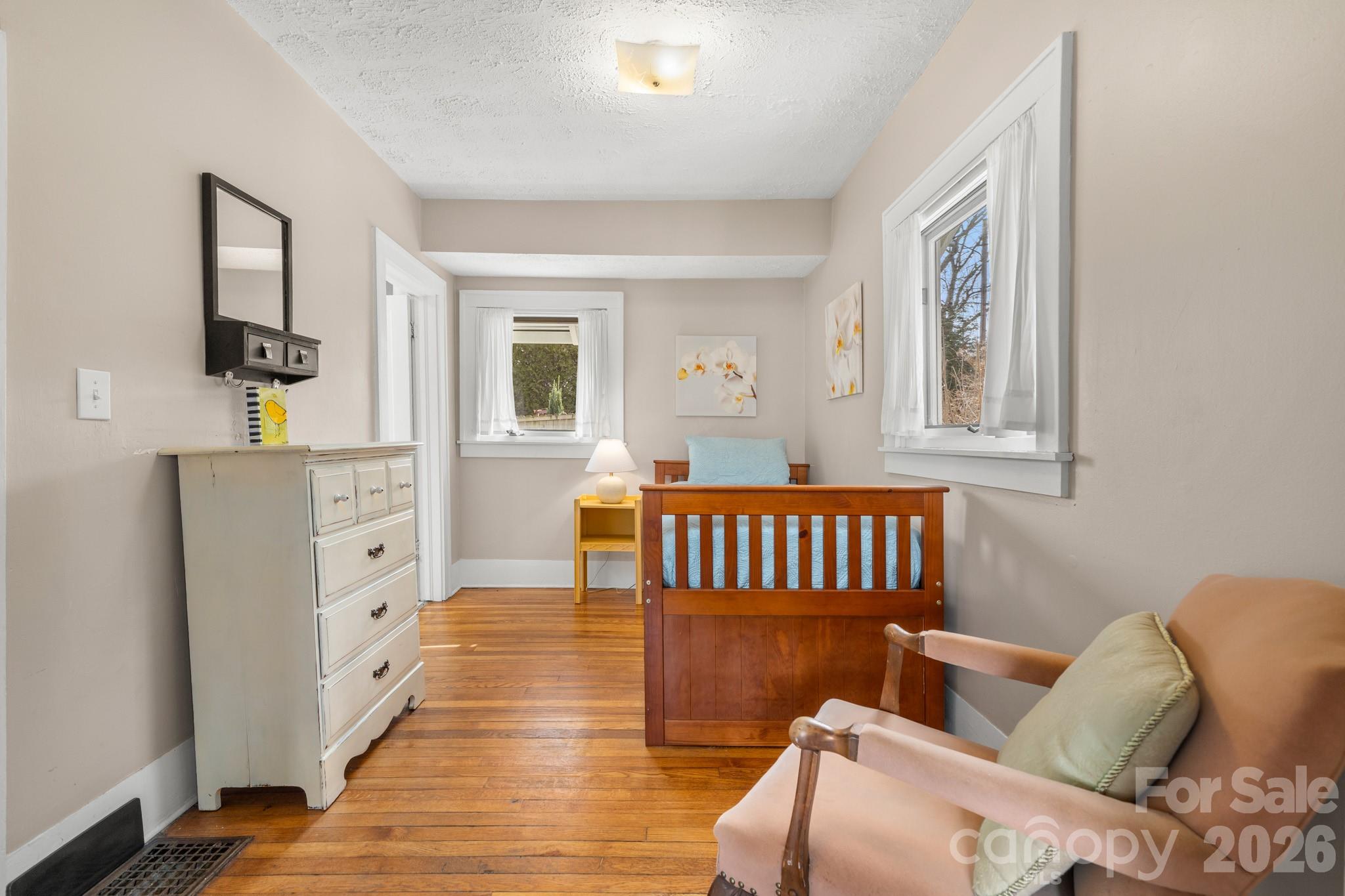 80 W Chestnut Street