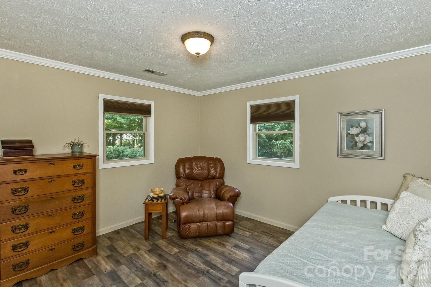 29 S Greenwood Forest Drive