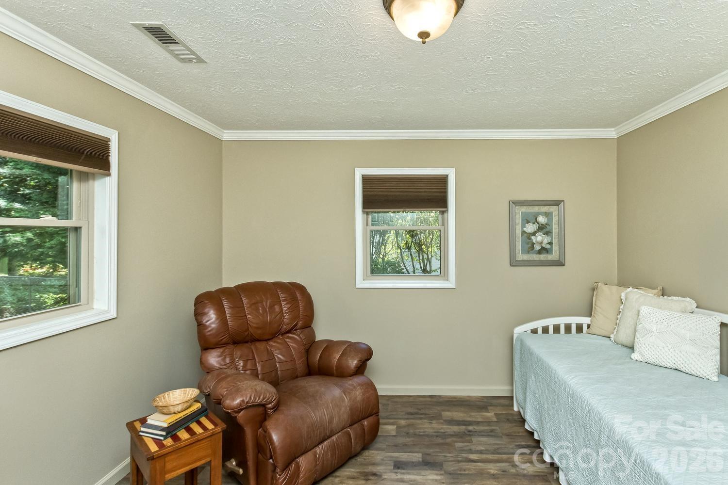 29 S Greenwood Forest Drive