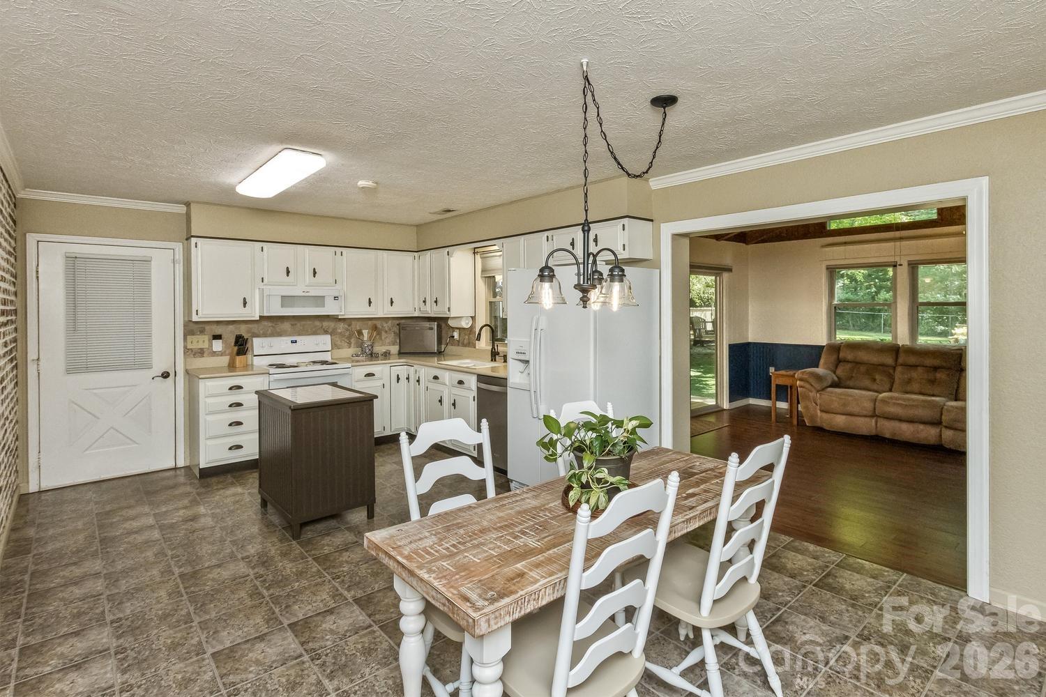 29 S Greenwood Forest Drive