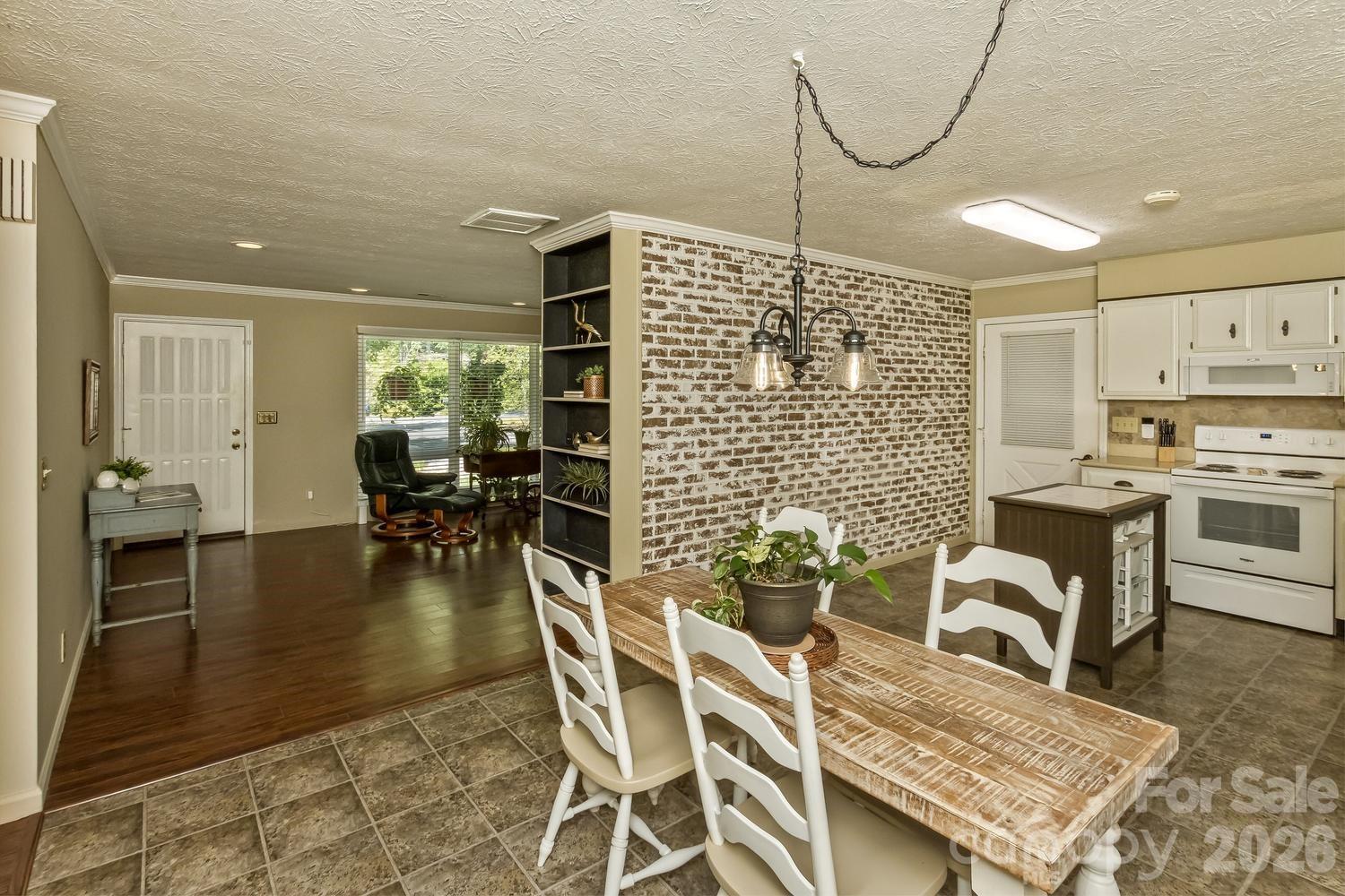 29 S Greenwood Forest Drive