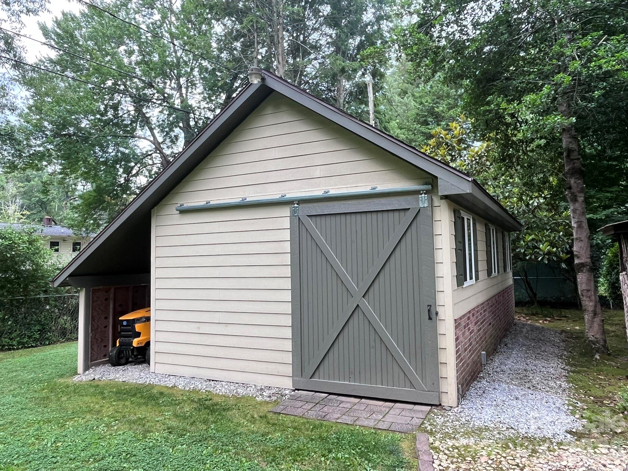 29 S Greenwood Forest Drive