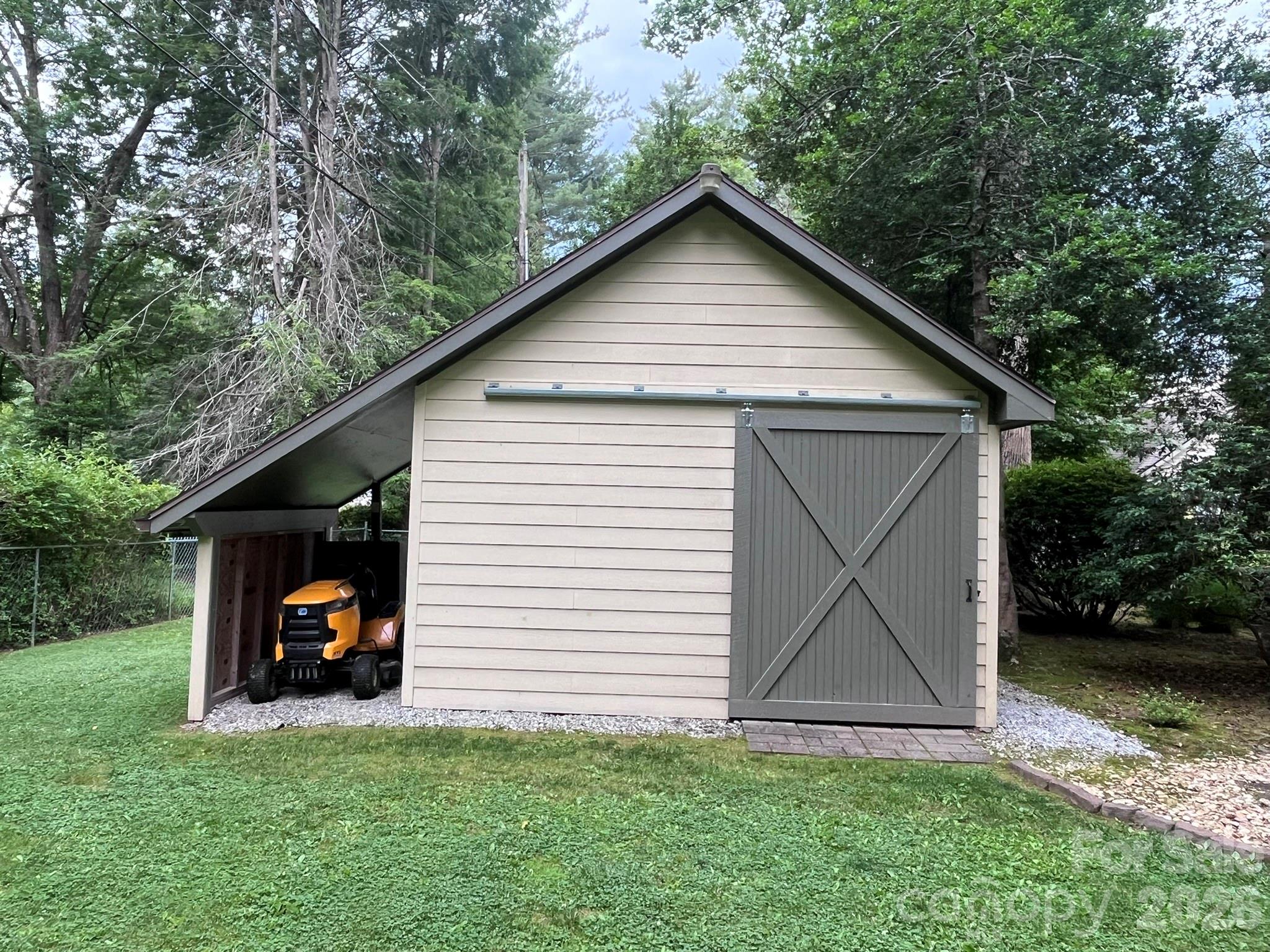 29 S Greenwood Forest Drive