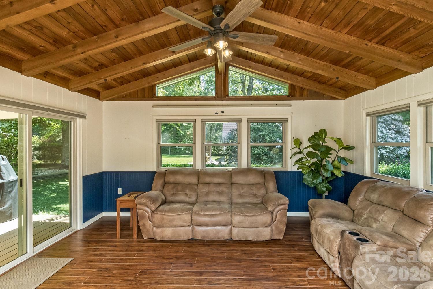 29 S Greenwood Forest Drive