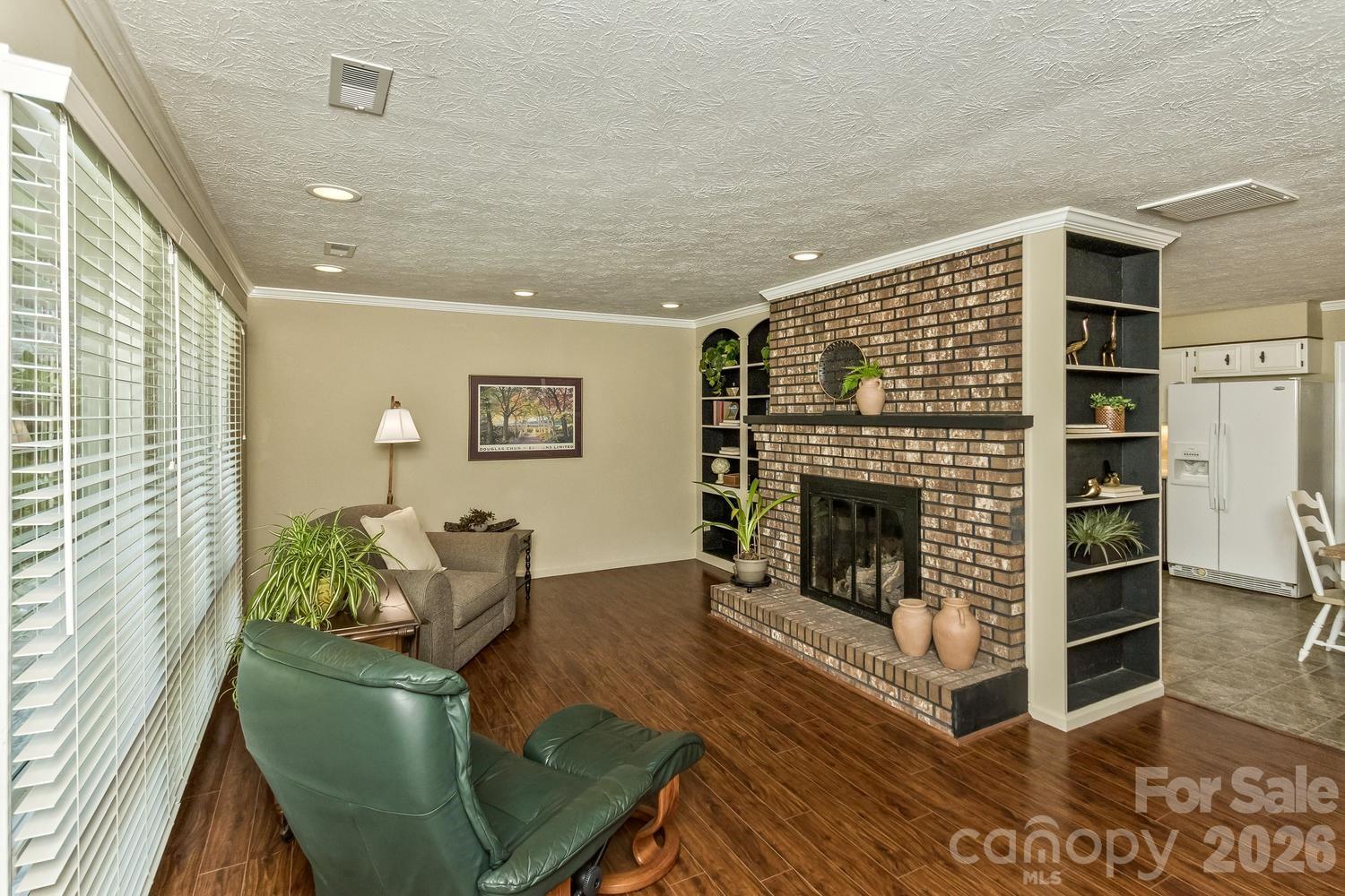 29 S Greenwood Forest Drive