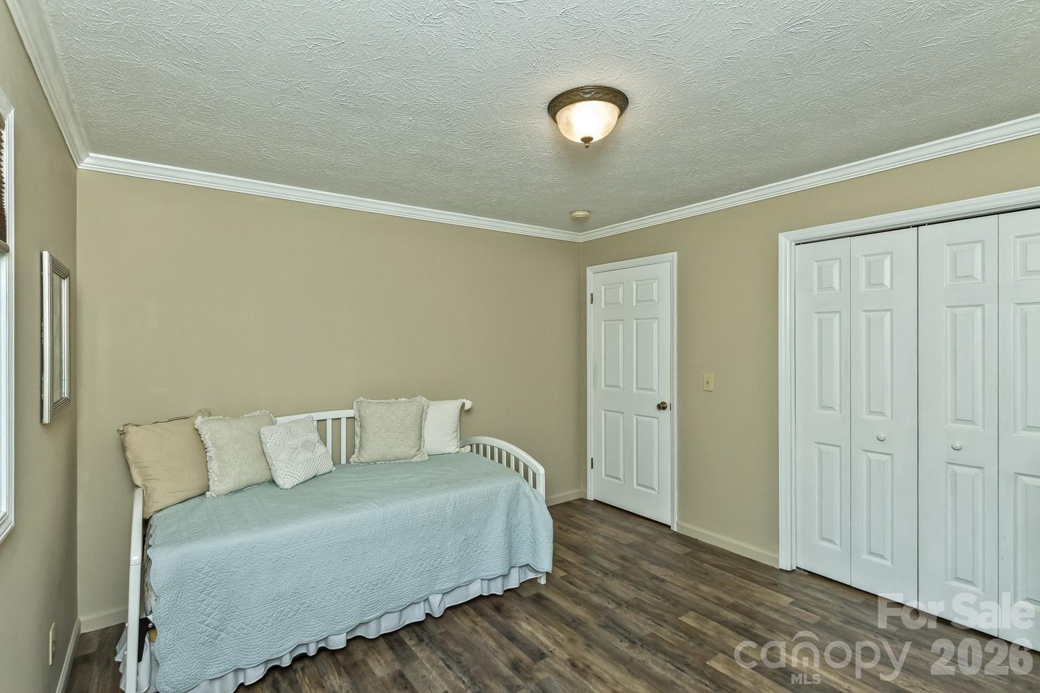 29 S Greenwood Forest Drive