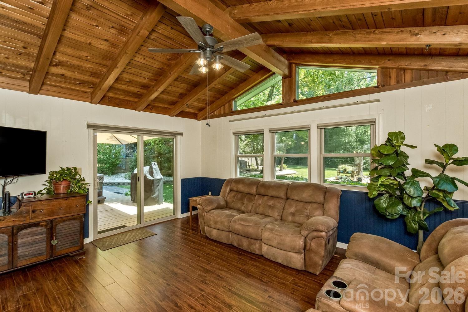 29 S Greenwood Forest Drive