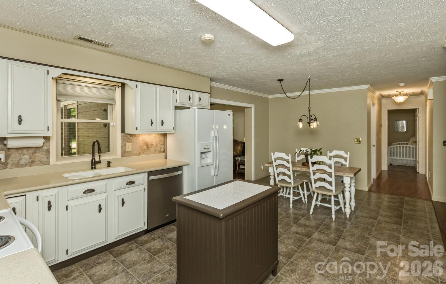29 S Greenwood Forest Drive