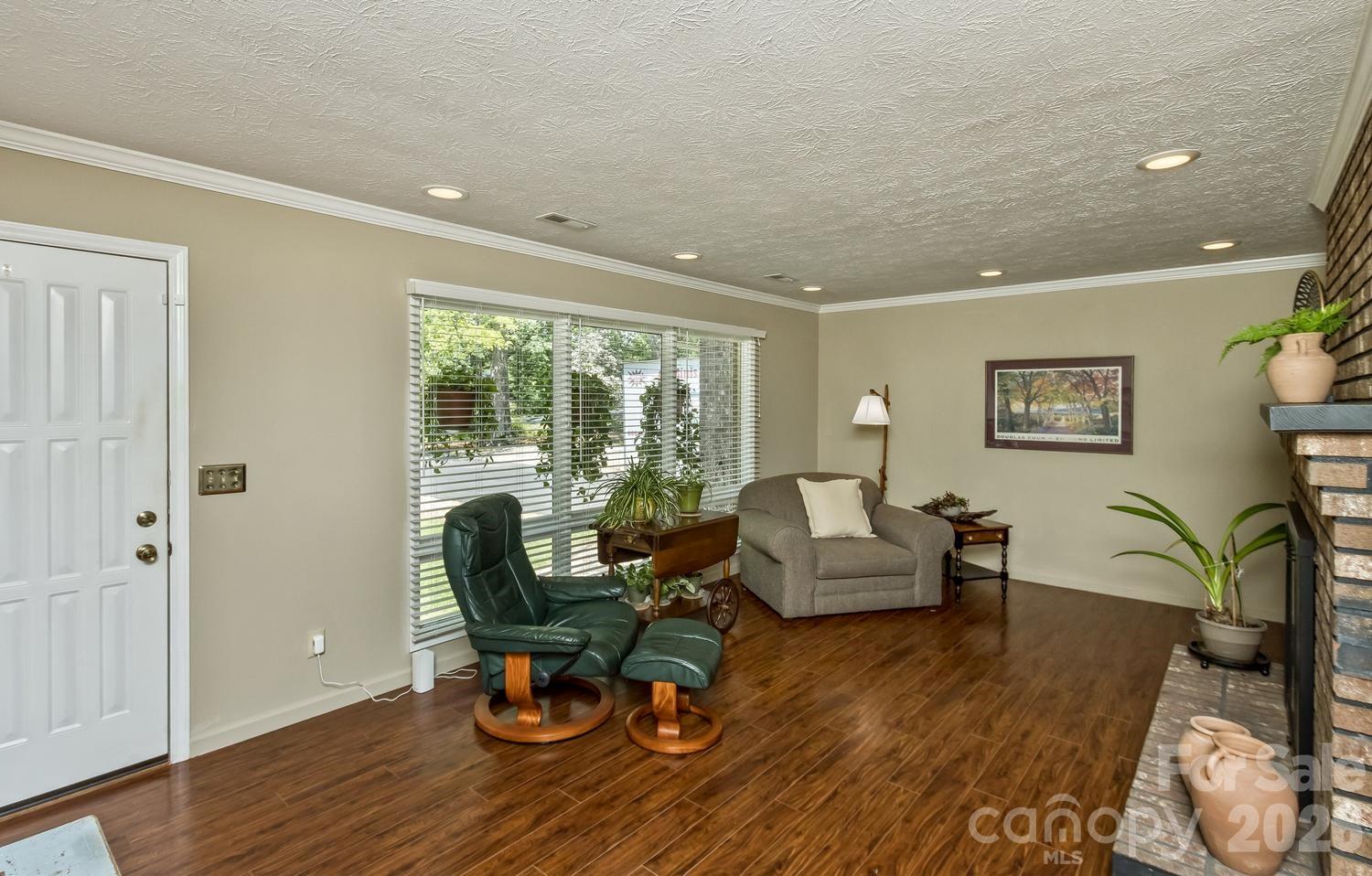 29 S Greenwood Forest Drive