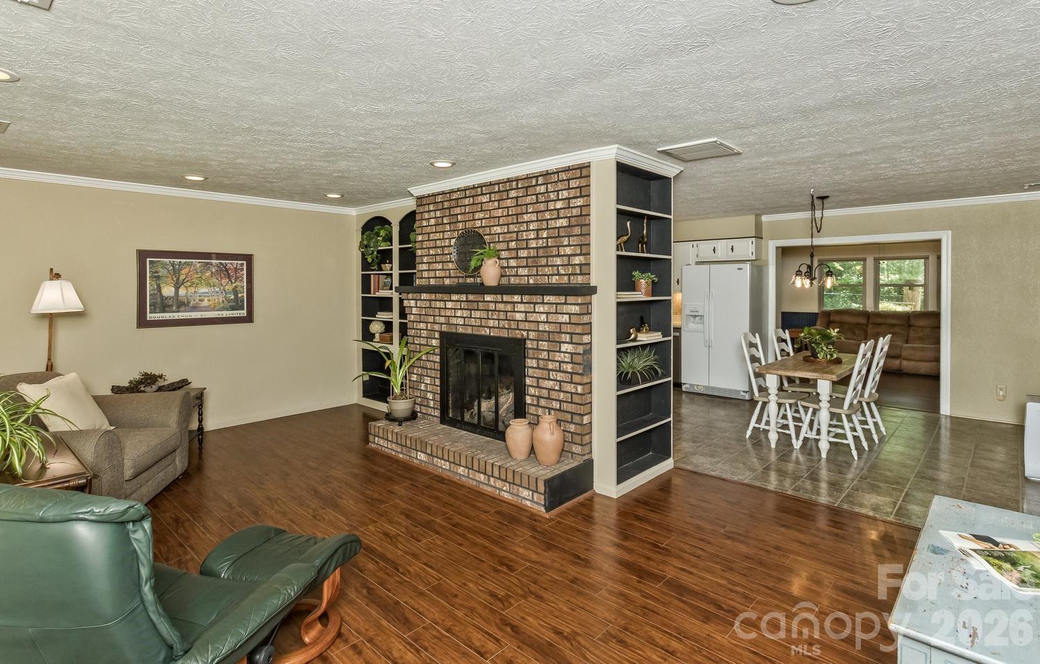 29 S Greenwood Forest Drive