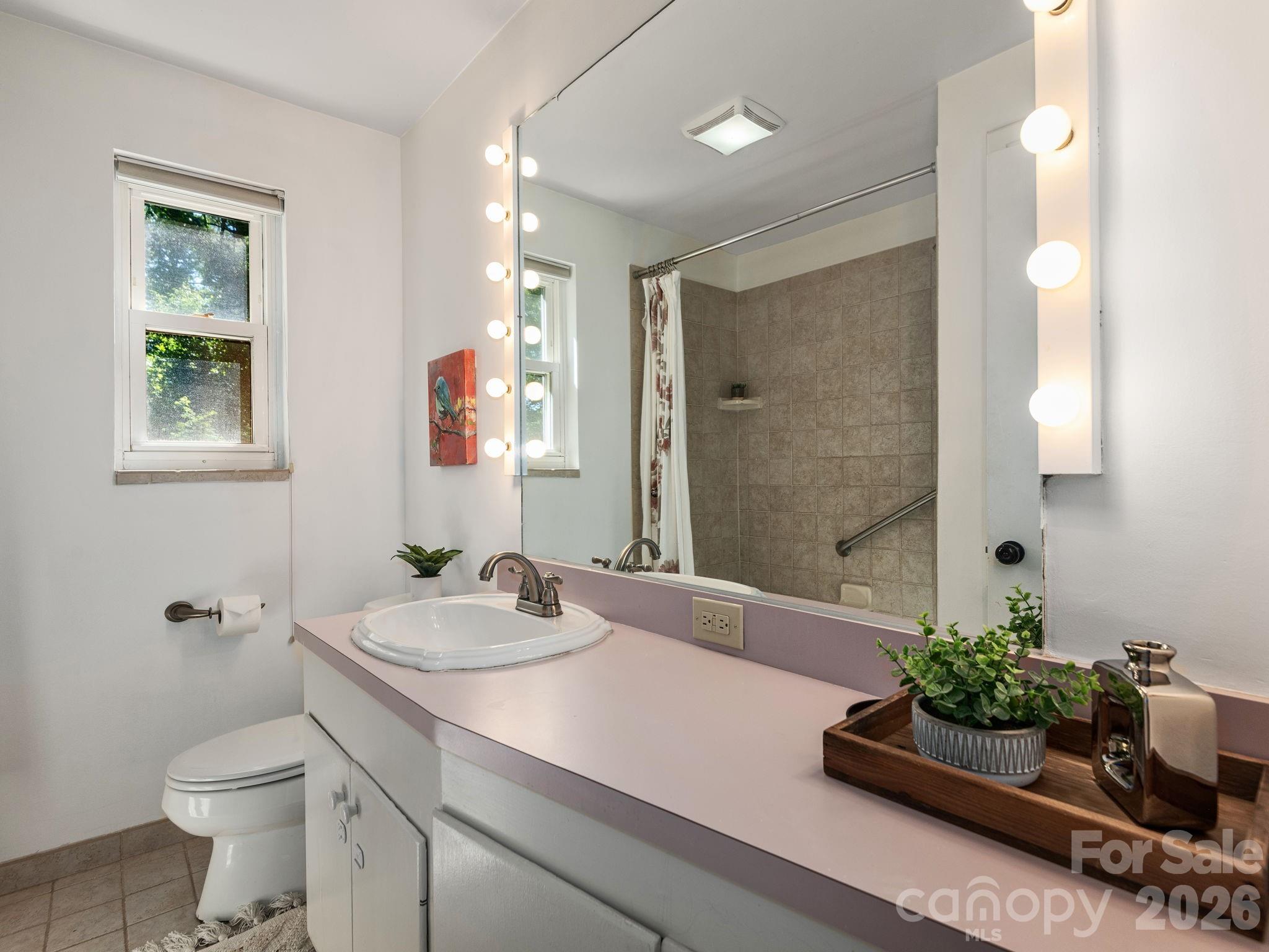 147 W Oakview Road