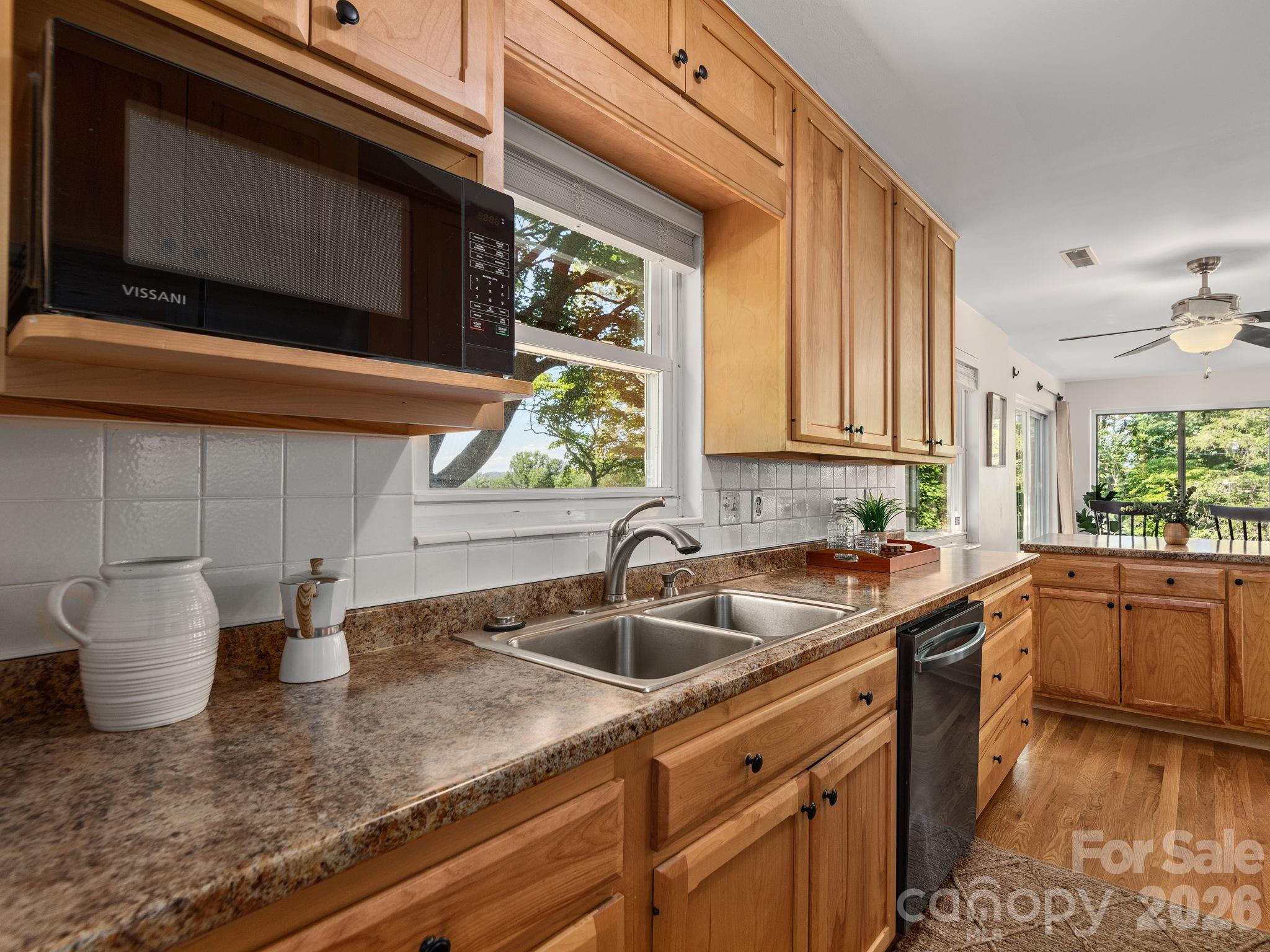 147 W Oakview Road