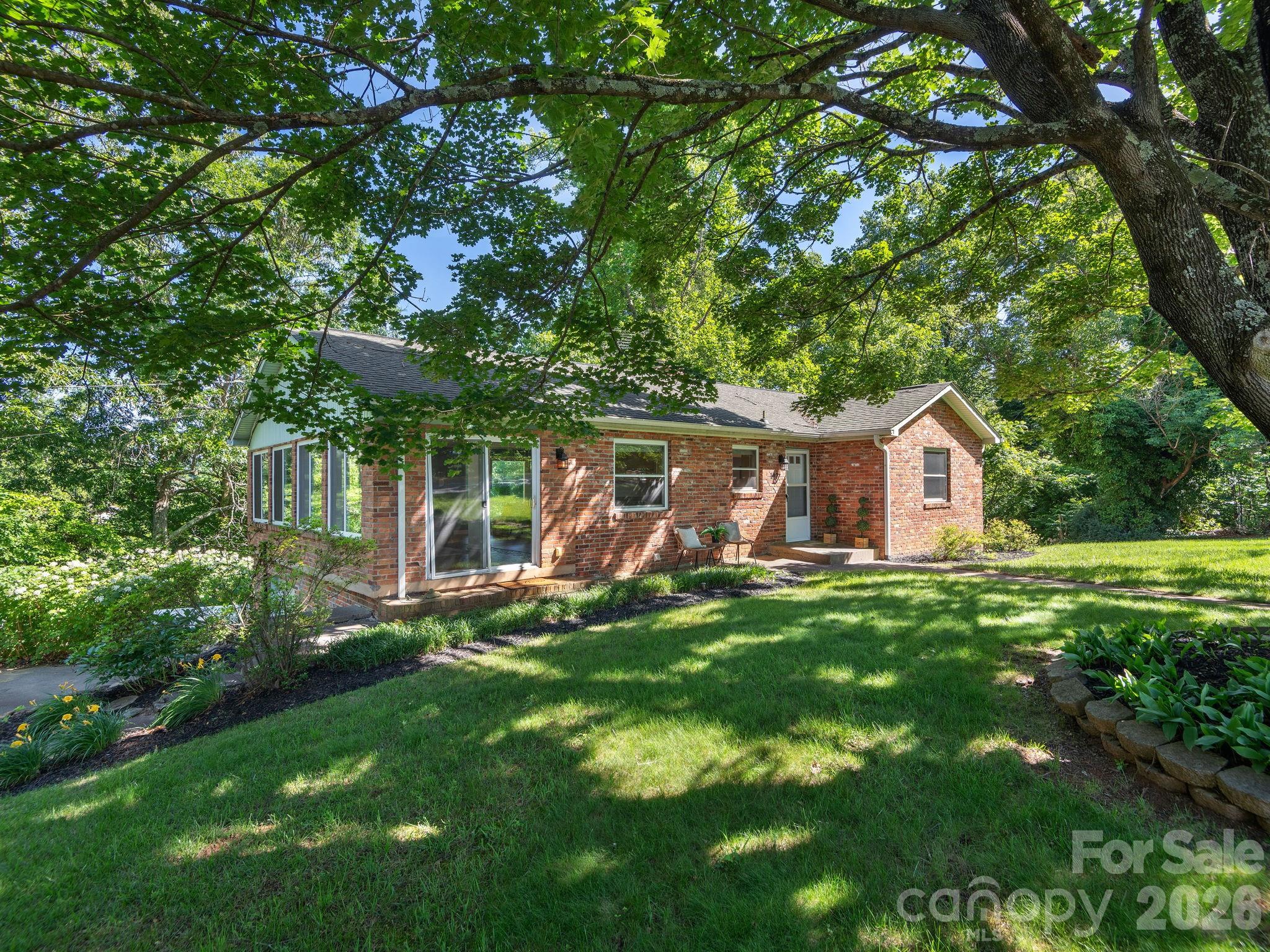 147 W Oakview Road