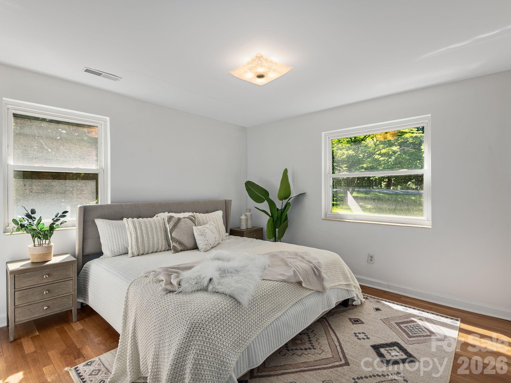 147 W Oakview Road