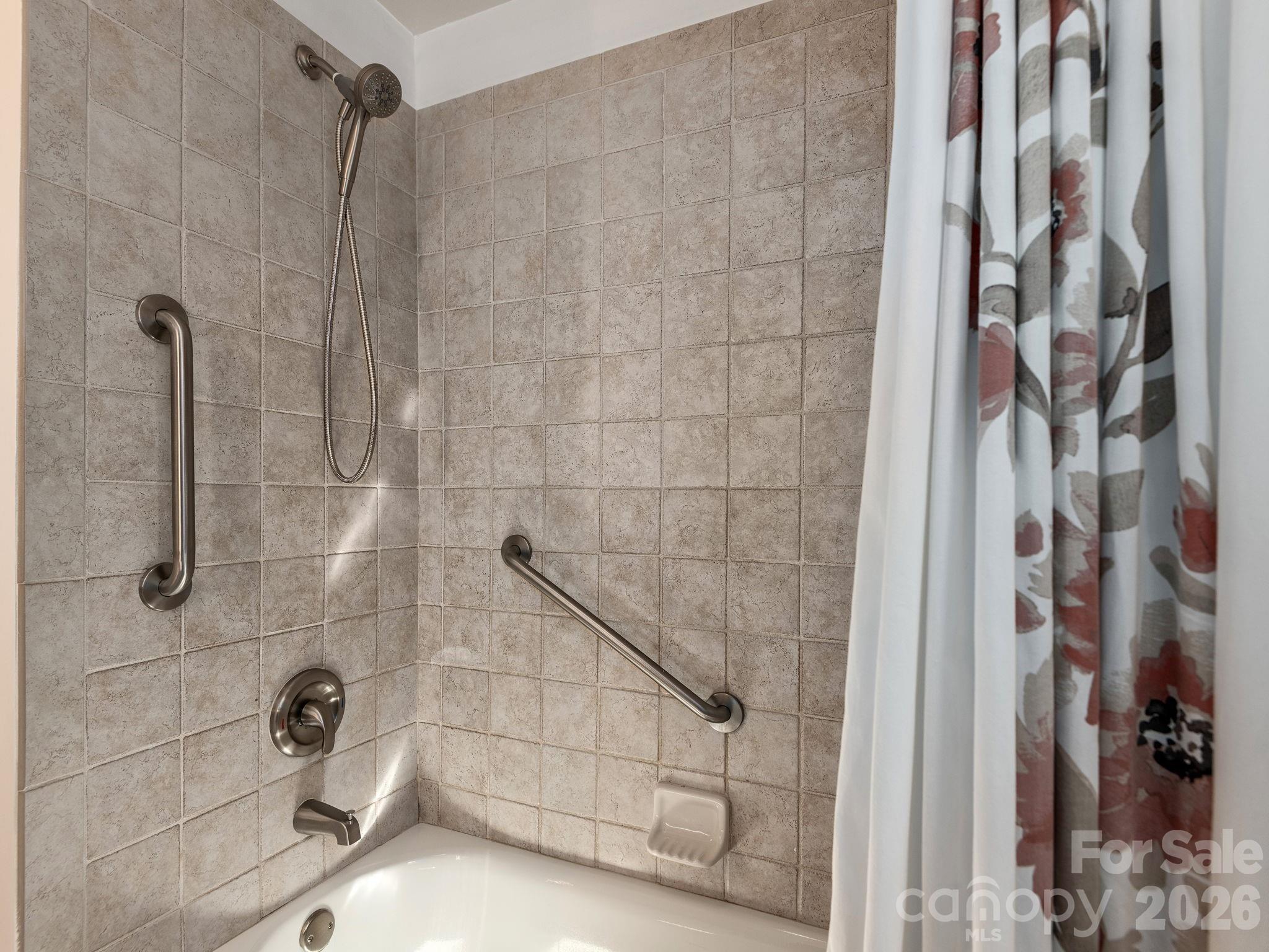 147 W Oakview Road