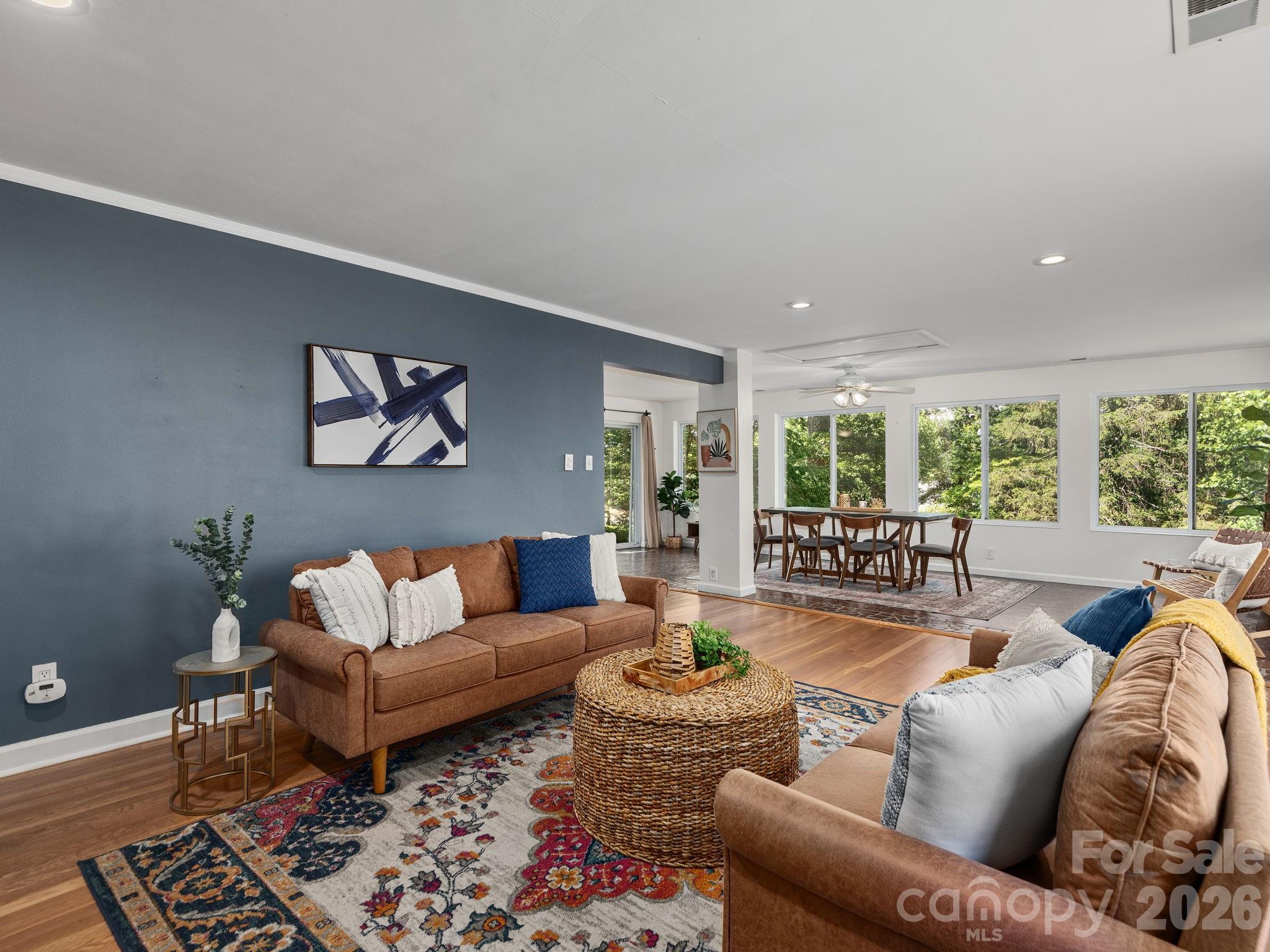 147 W Oakview Road