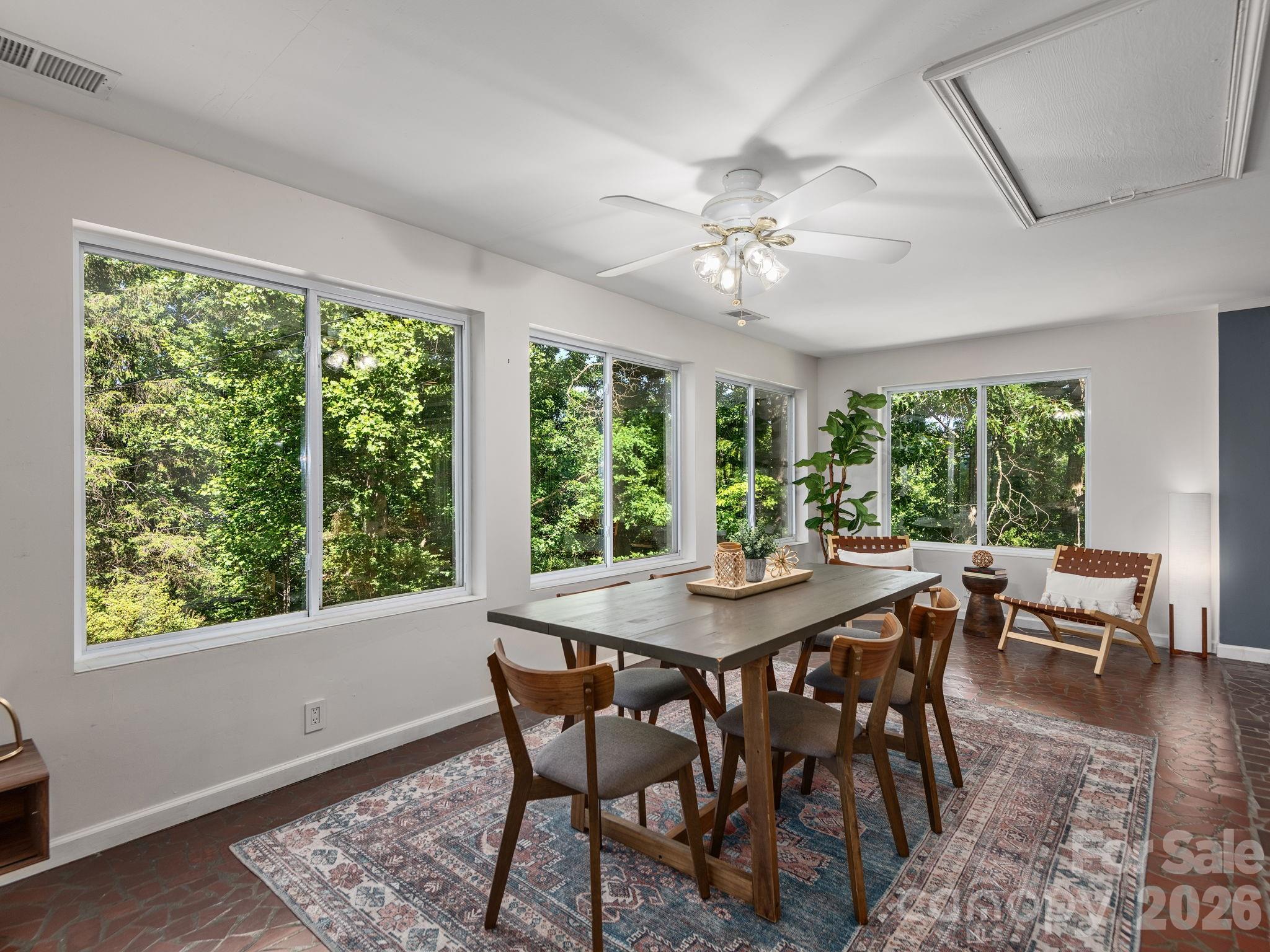 147 W Oakview Road