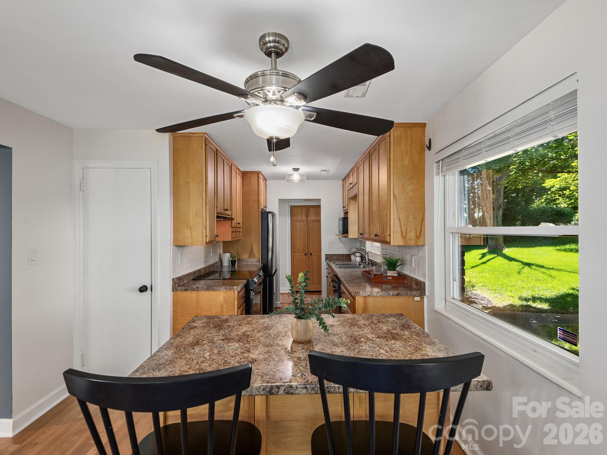 147 W Oakview Road