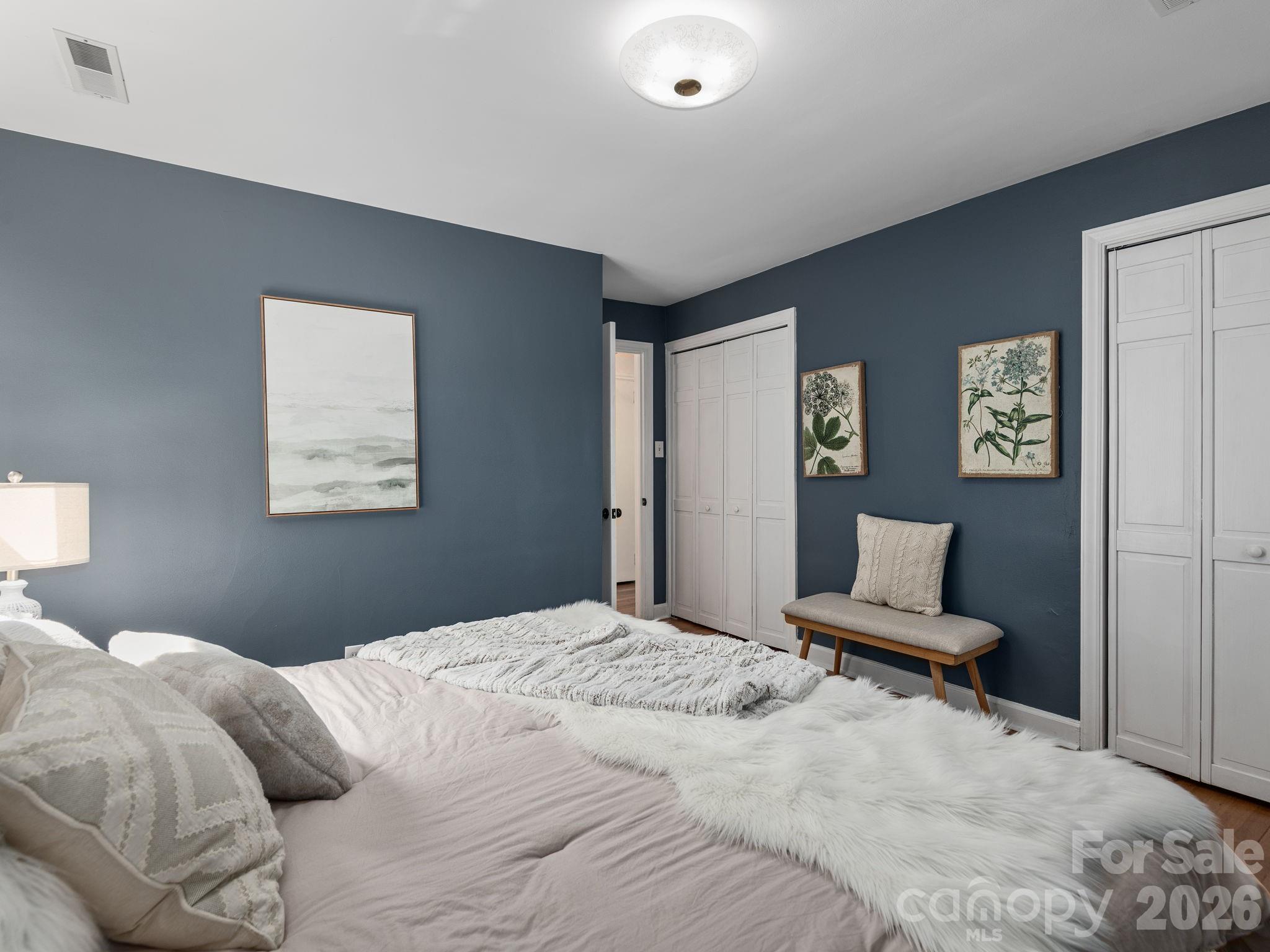 147 W Oakview Road