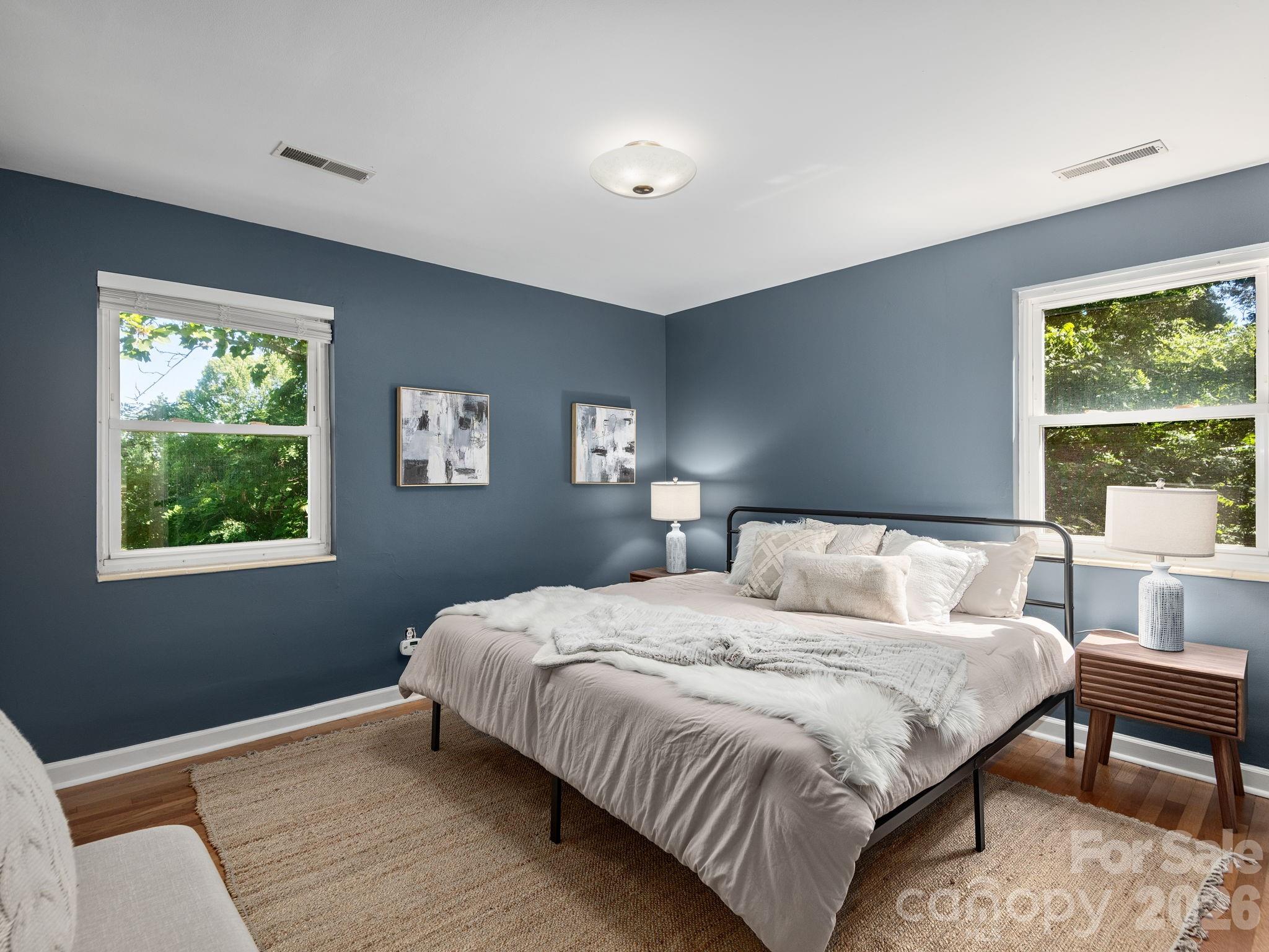 147 W Oakview Road
