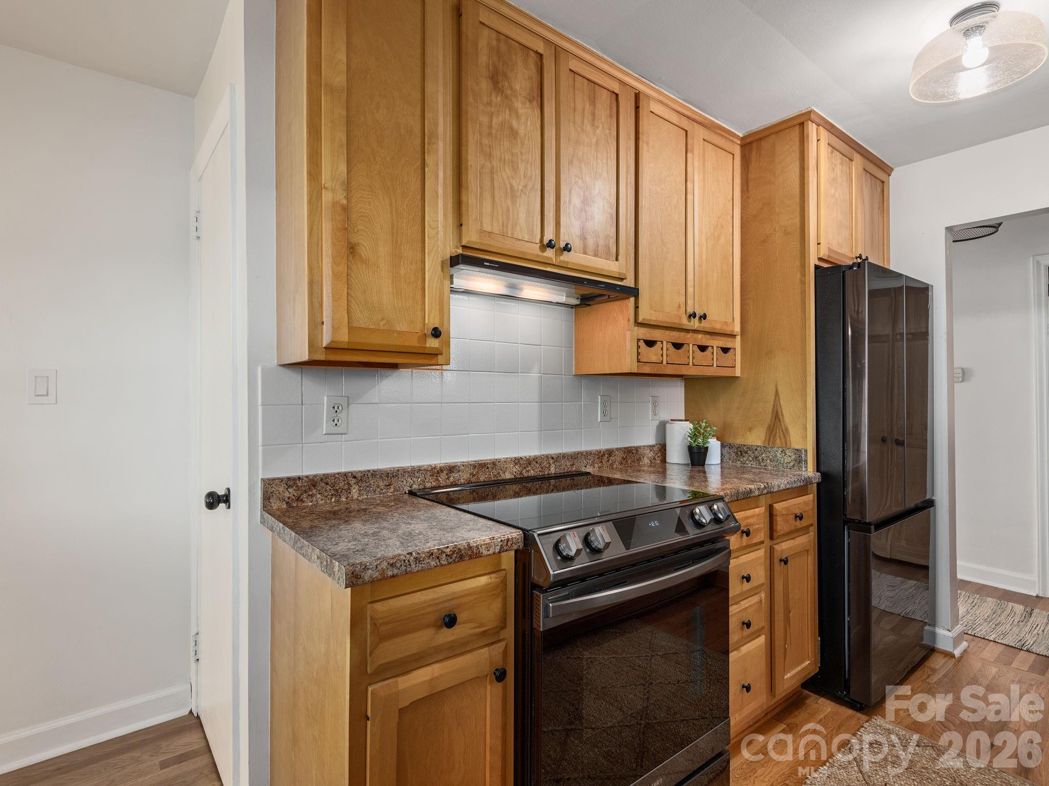 147 W Oakview Road