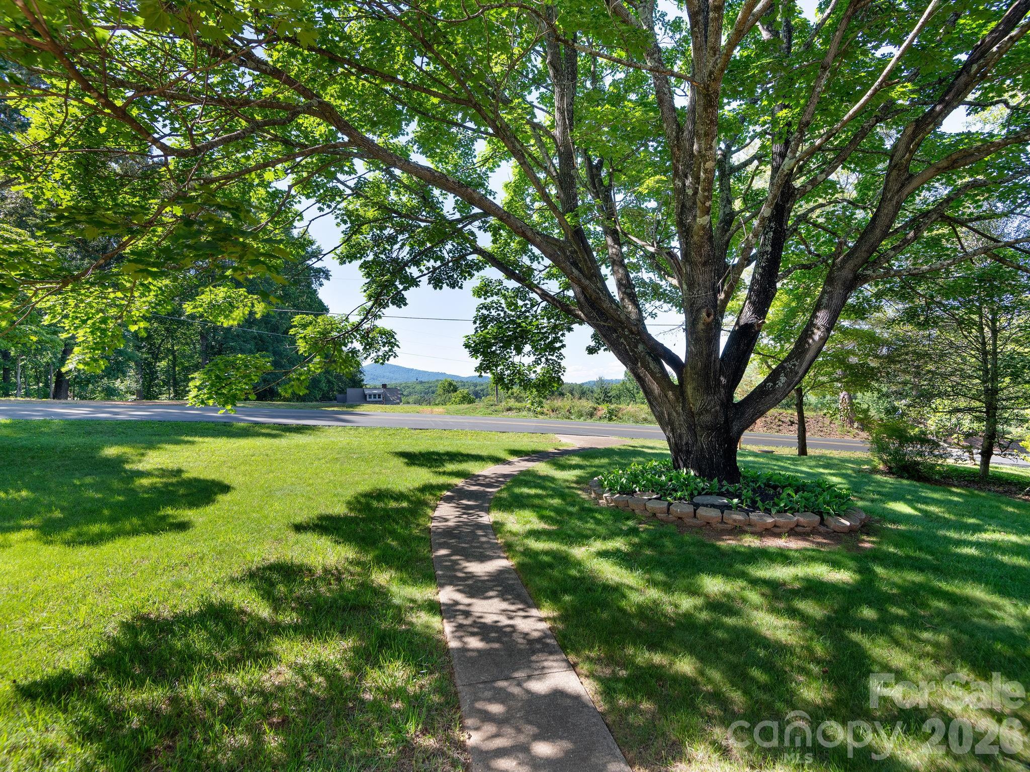 147 W Oakview Road