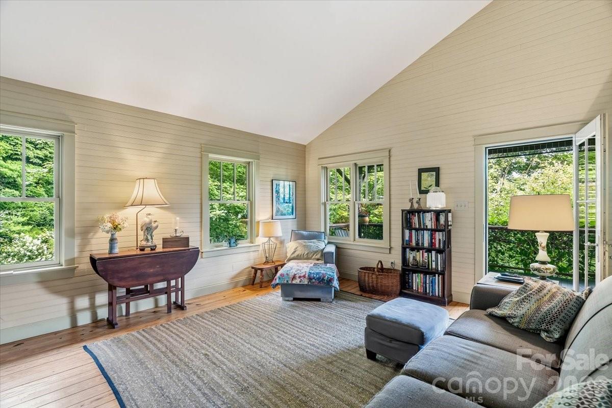 128 Barnet Mountain Drive