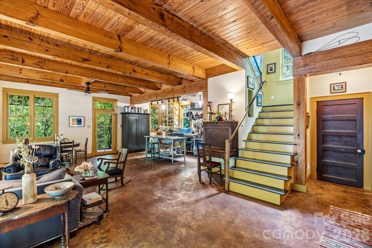 128 Barnet Mountain Drive