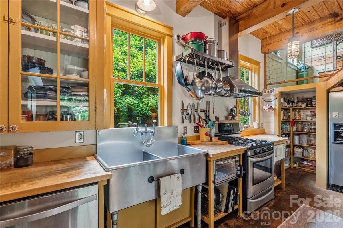 128 Barnet Mountain Drive