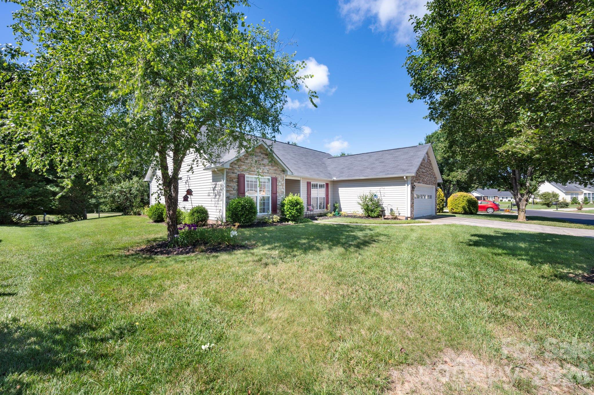 35 Meadow Pathway Drive
