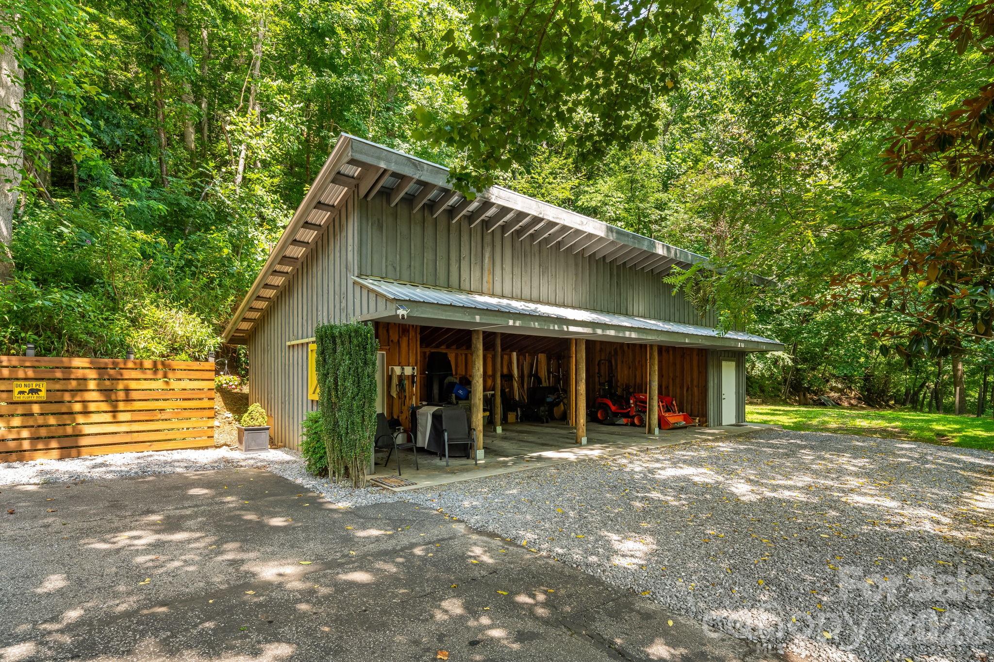 2752 Gerton Highway