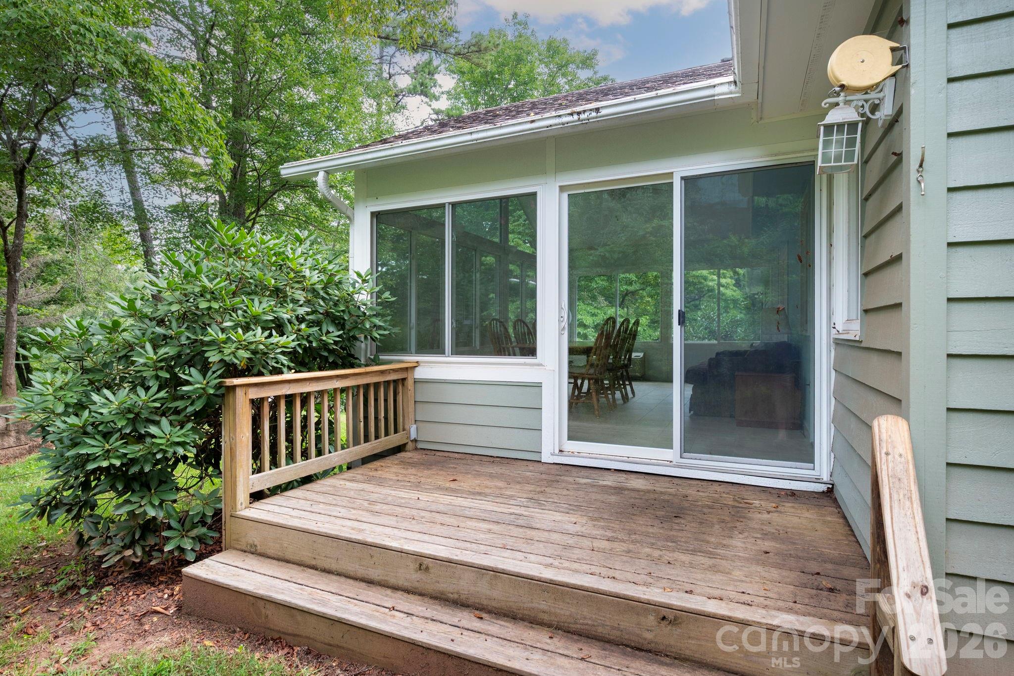 23 S Oaks Circle