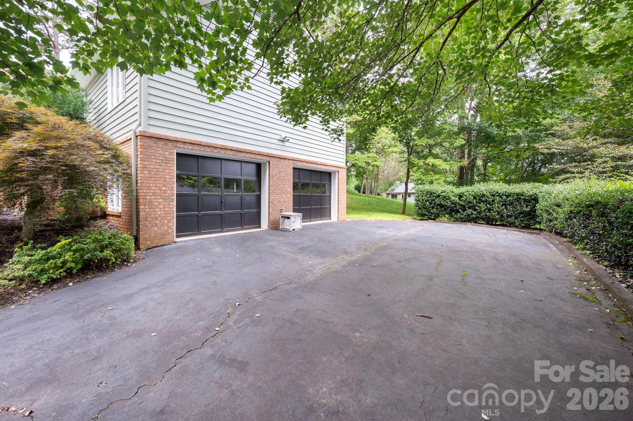 23 S Oaks Circle
