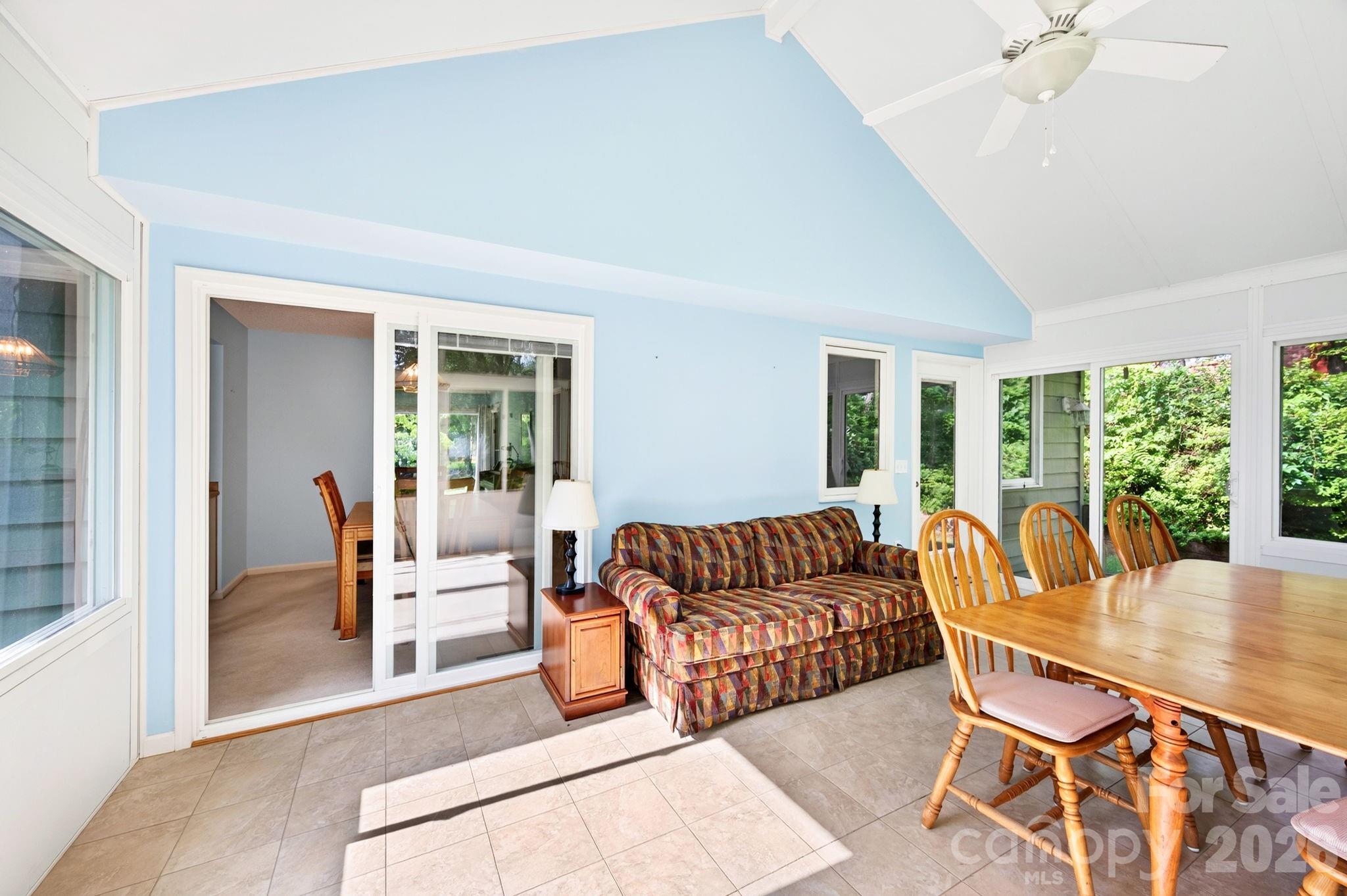 23 S Oaks Circle