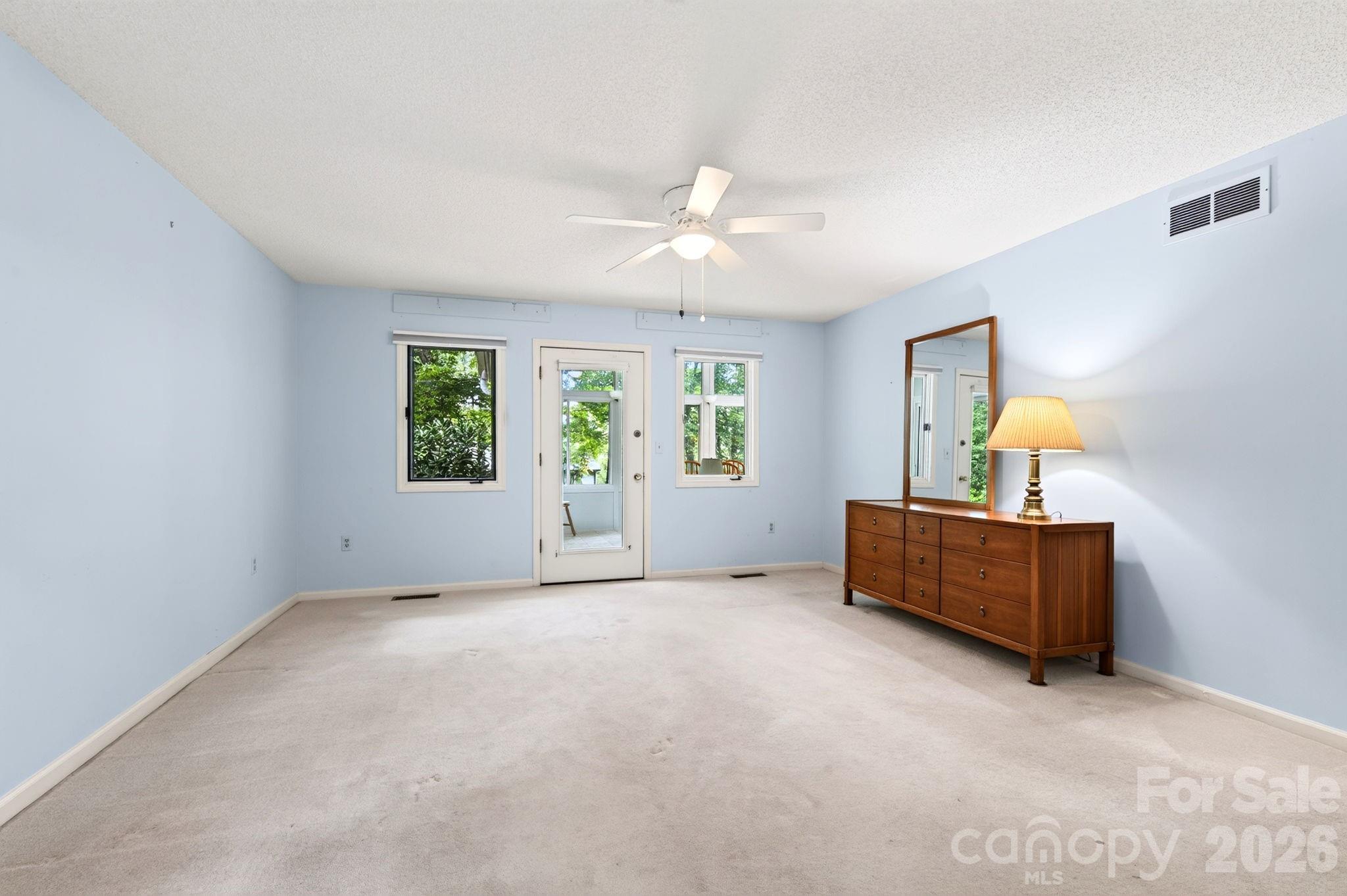 23 S Oaks Circle