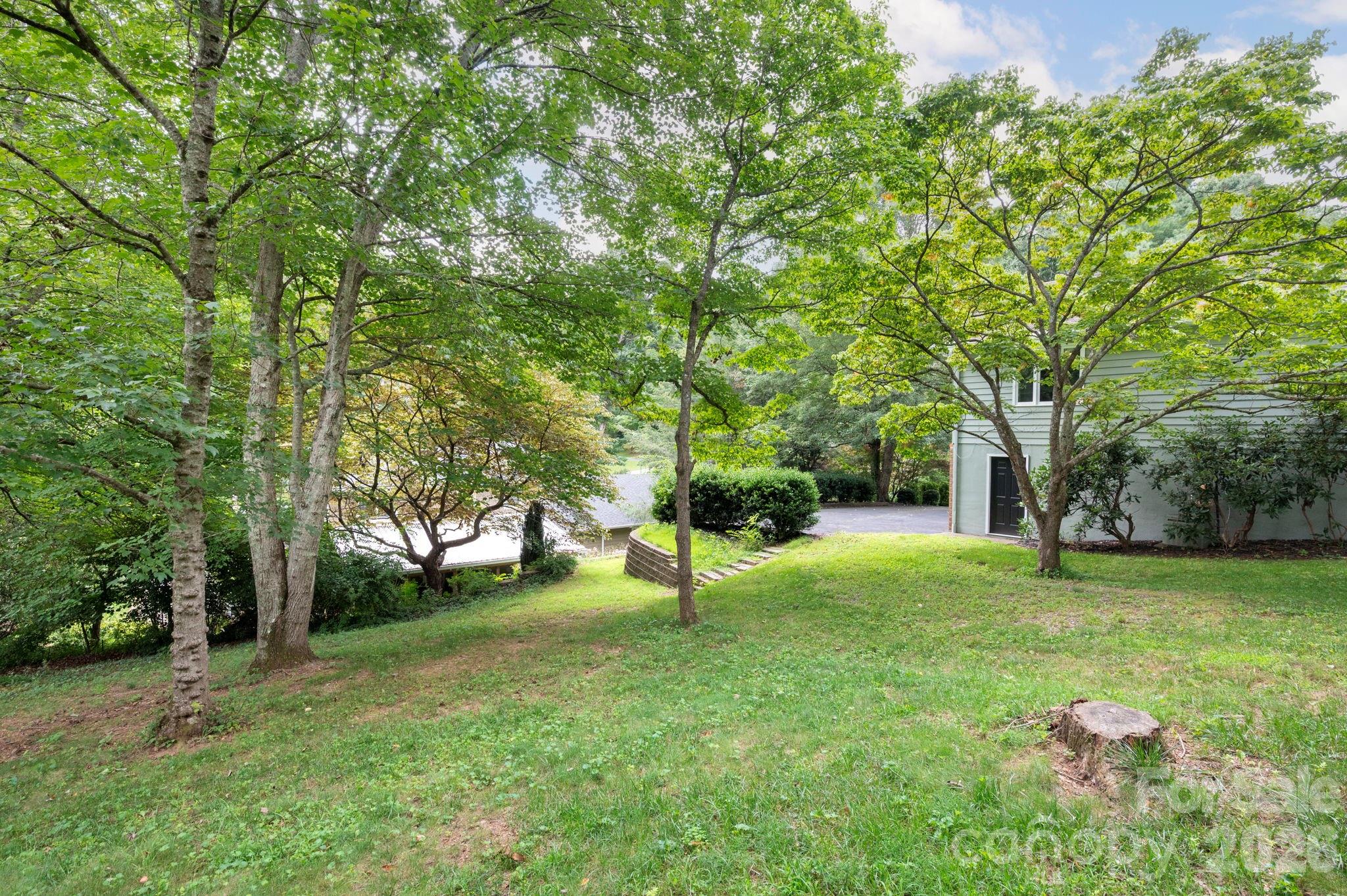 23 S Oaks Circle