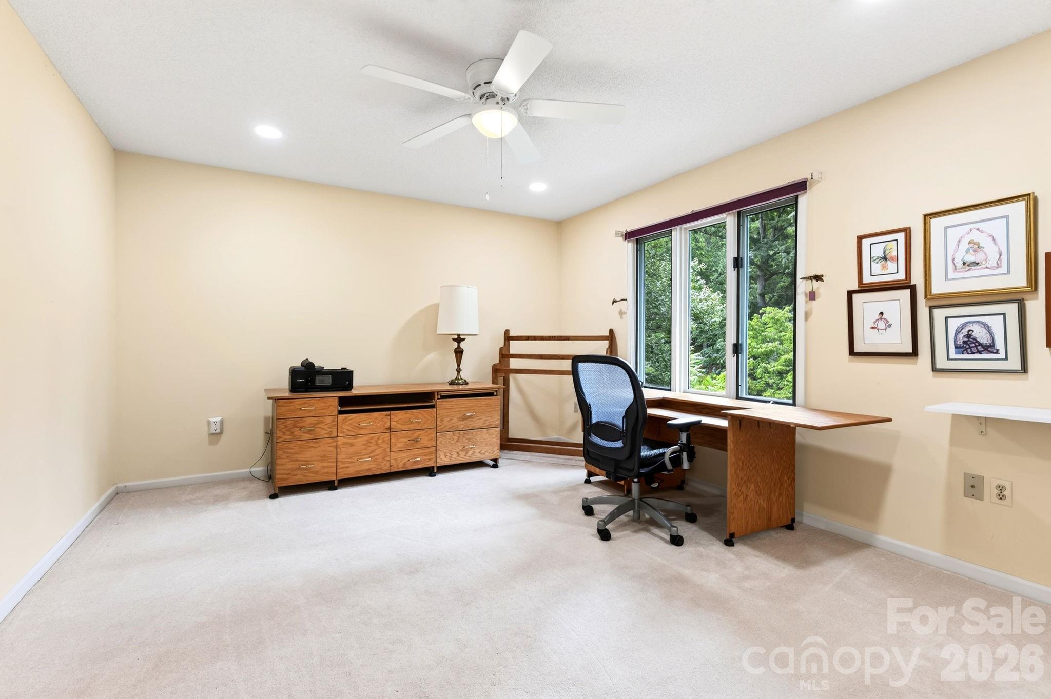 23 S Oaks Circle