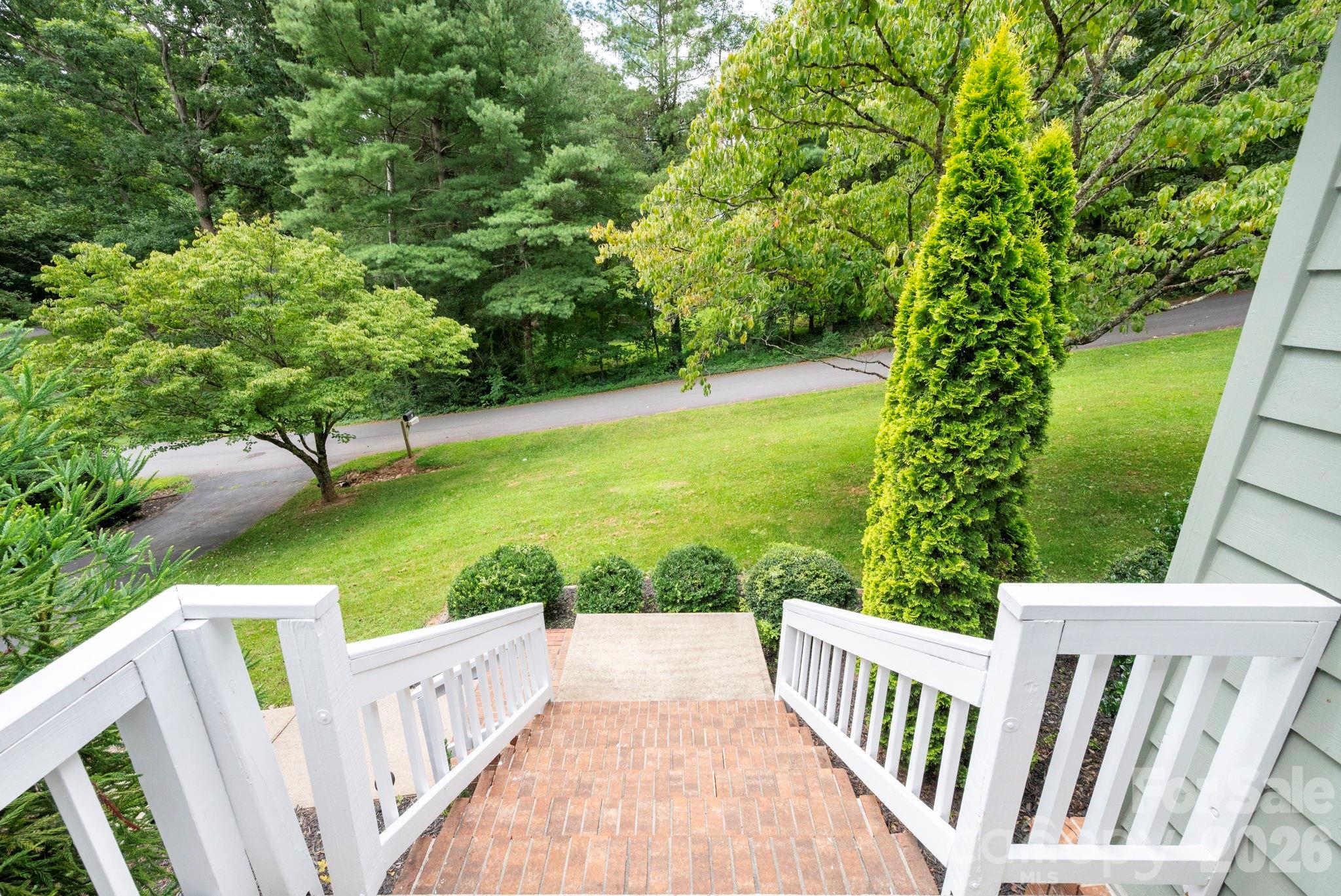 23 S Oaks Circle