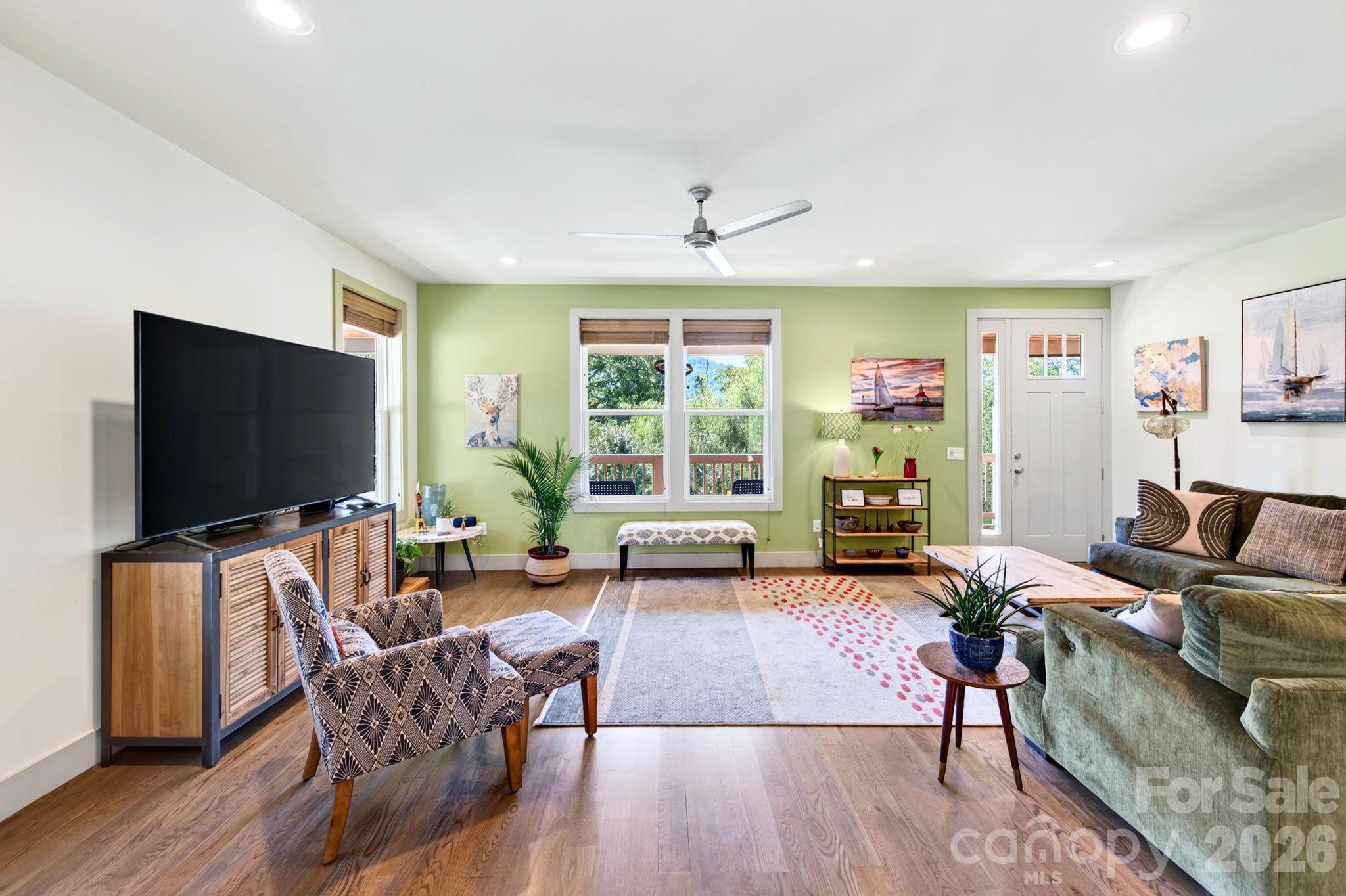 8 W Haven Lane