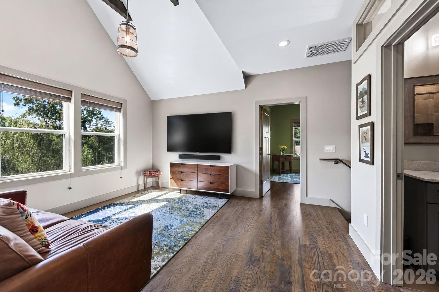 8 W Haven Lane