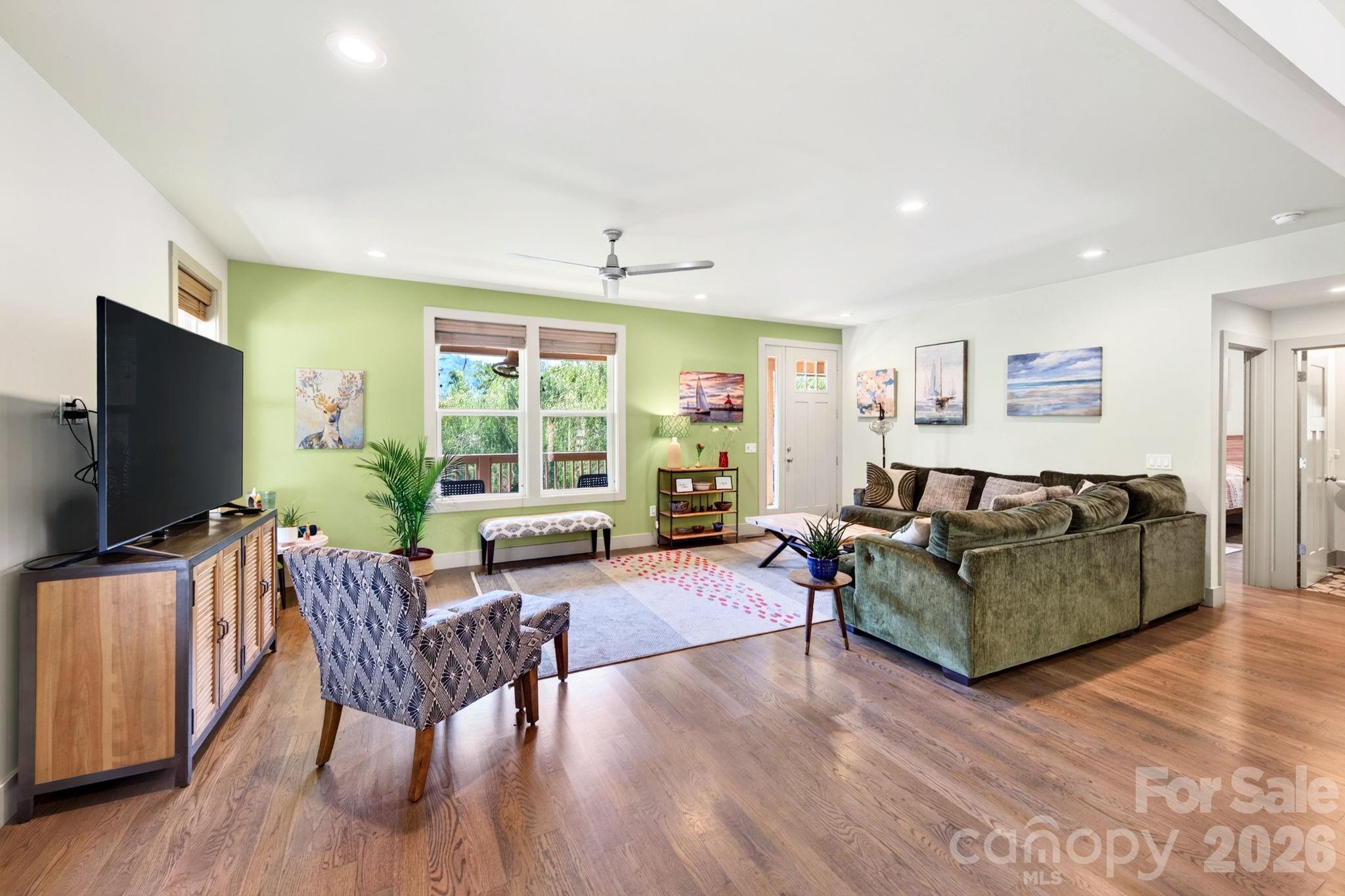 8 W Haven Lane