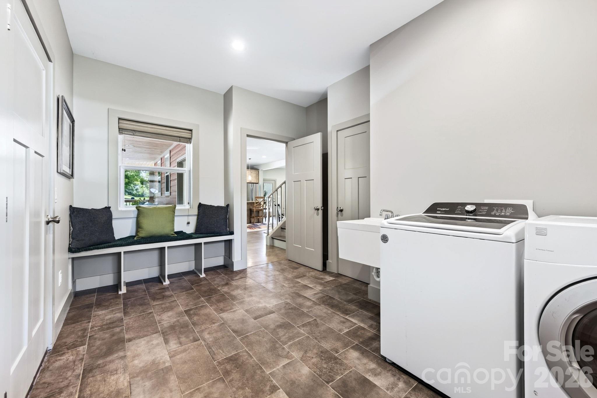 8 W Haven Lane