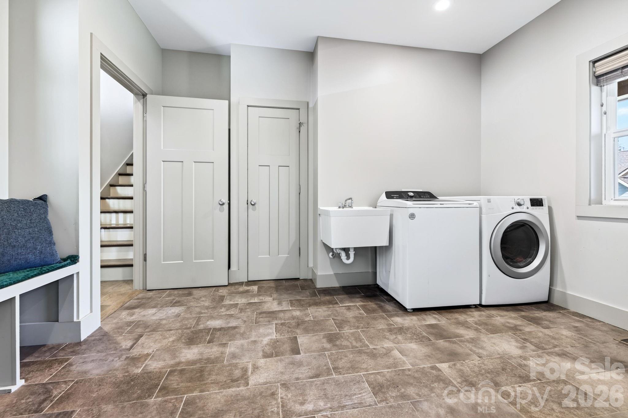 8 W Haven Lane